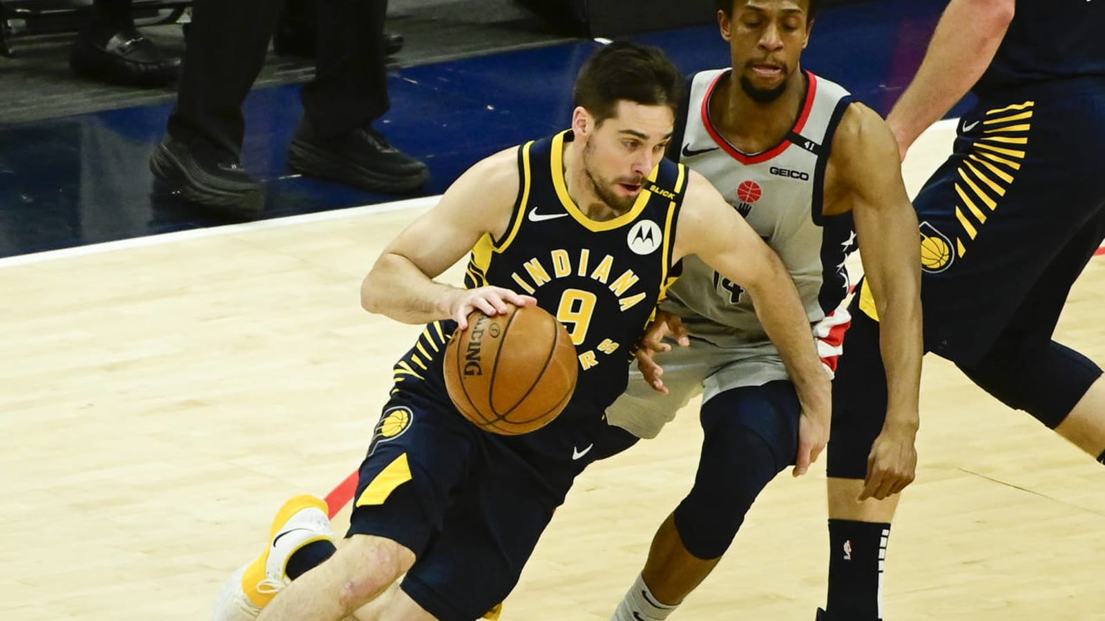 Pacers re-sign T.J. McConnell to four-year, $35 million deal