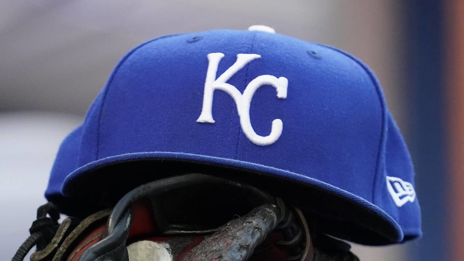 Royals looking to add righty bat, open to dealing from MLB roster
