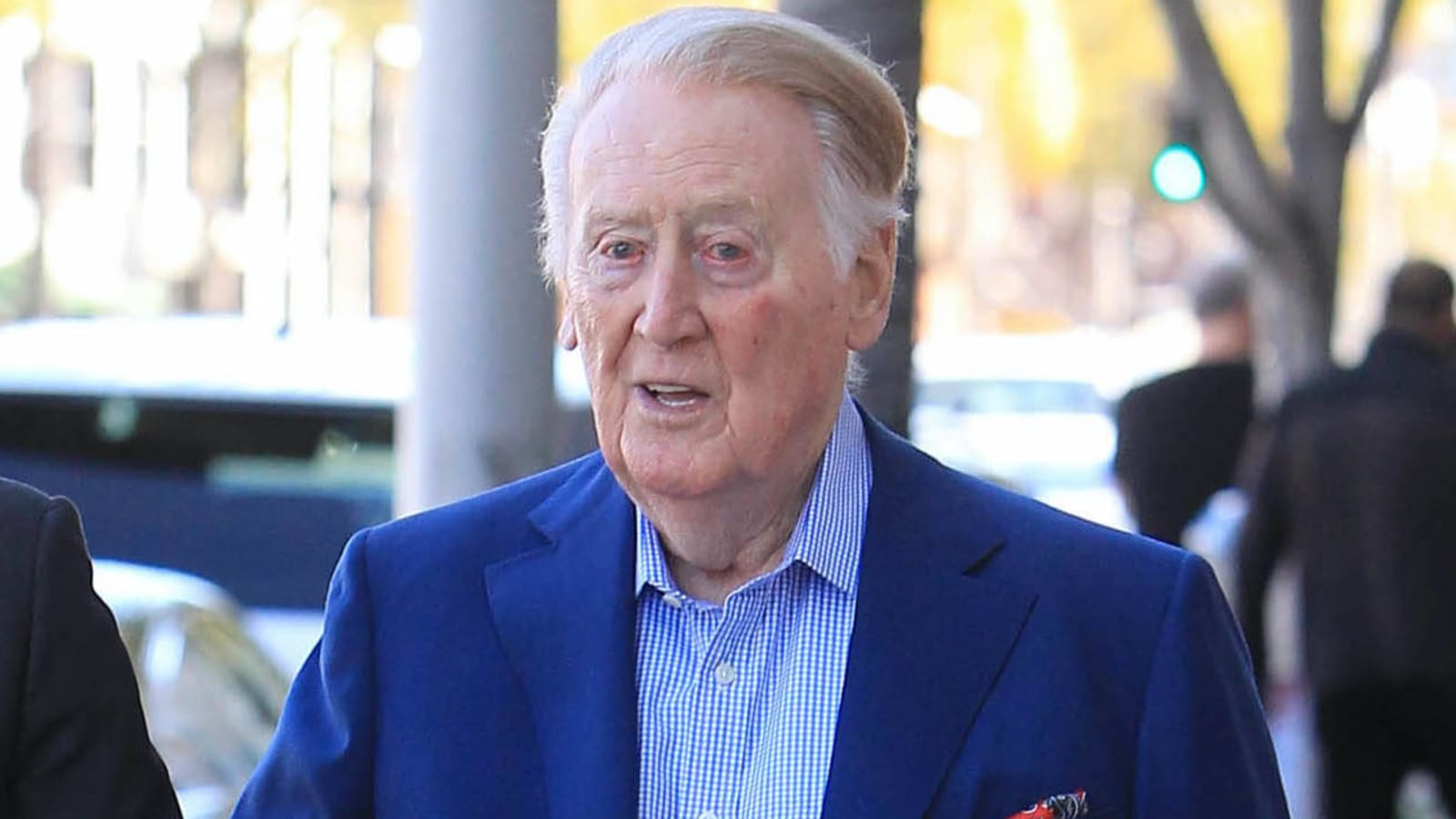 Legendary Dodgers broadcaster Vin Scully hospitalized after fall