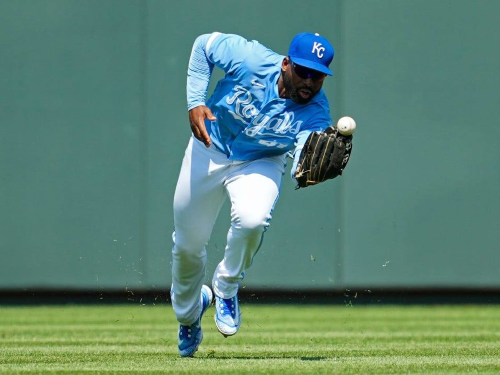 Royals DFA veteran OF Jackie Bradley Jr., call up Dairon Blanco - ESPN