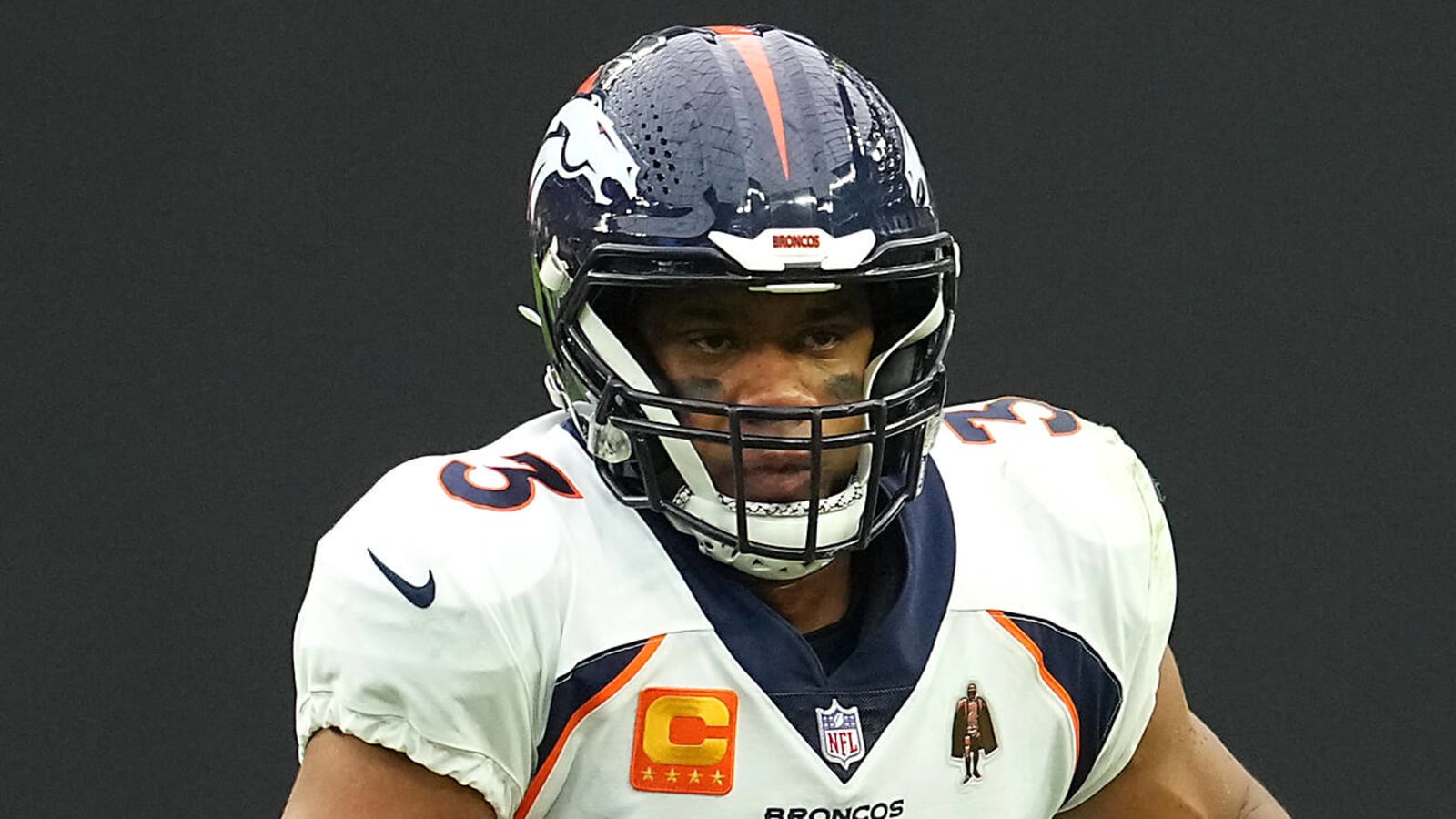 Broncos QB Russell Wilson battling shoulder soreness