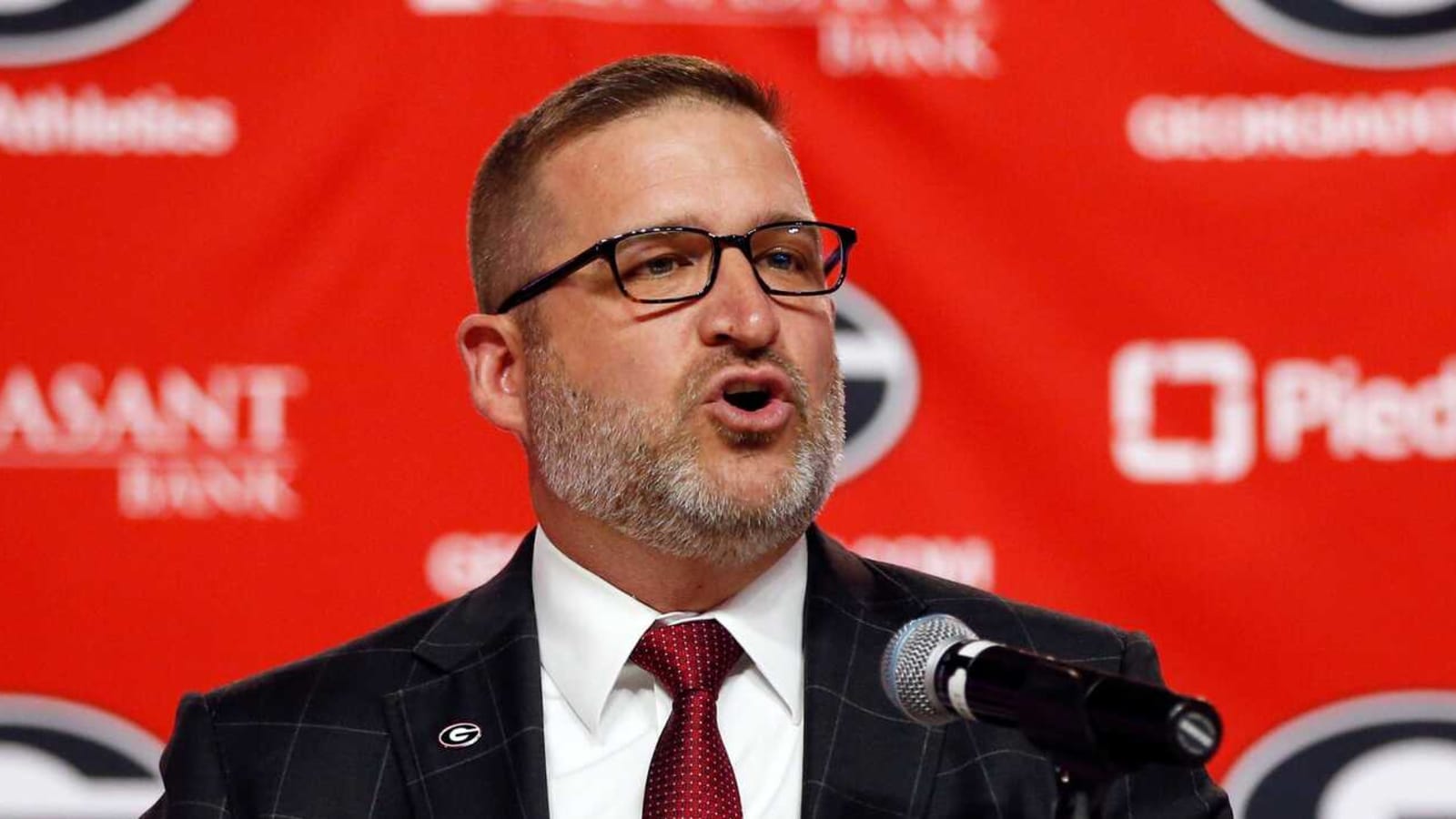 Georgia AD addresses controversial officiating in Texas game