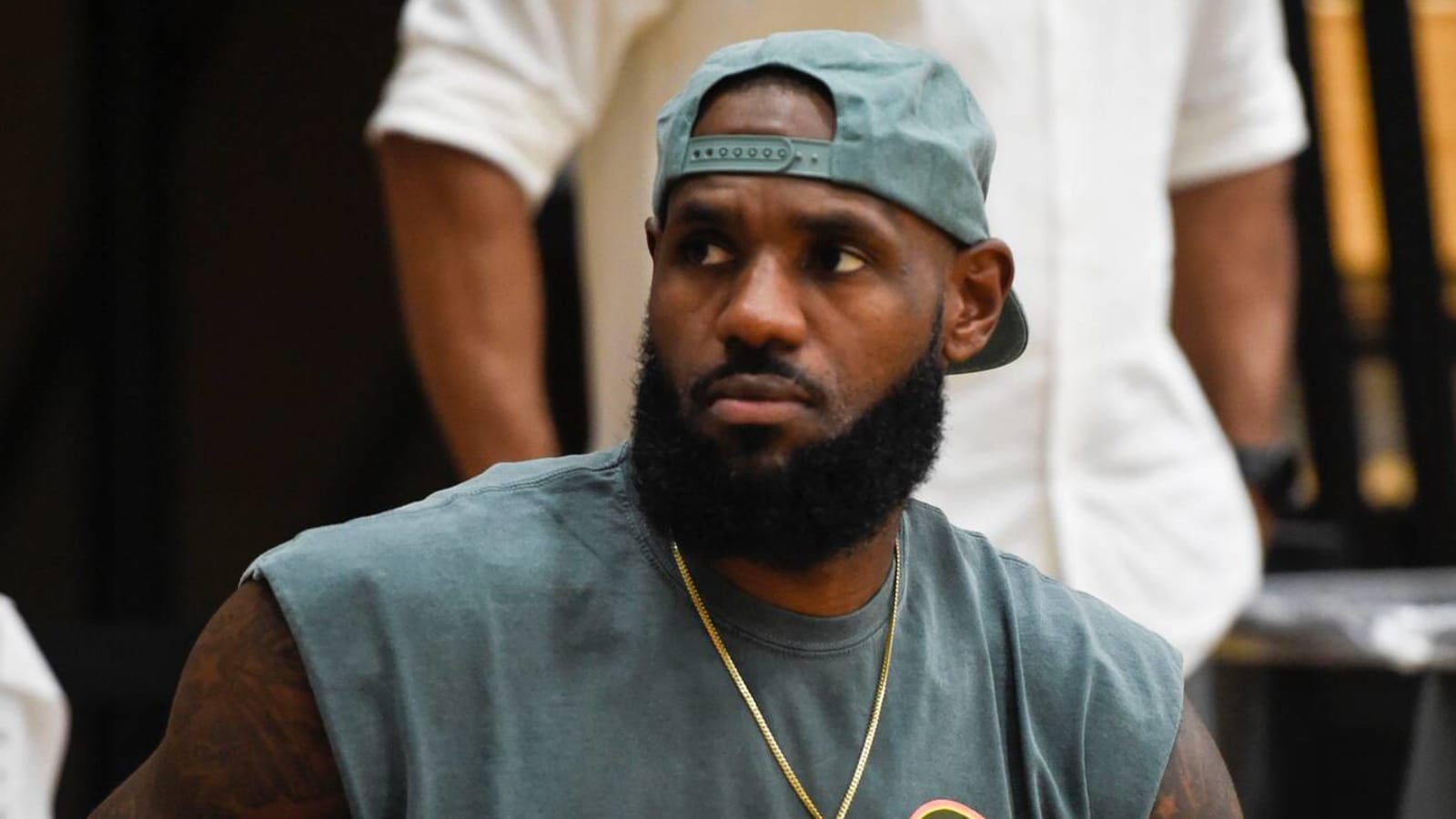 Report: LeBron James 'privately adamant' Lakers still need Kyrie Irving