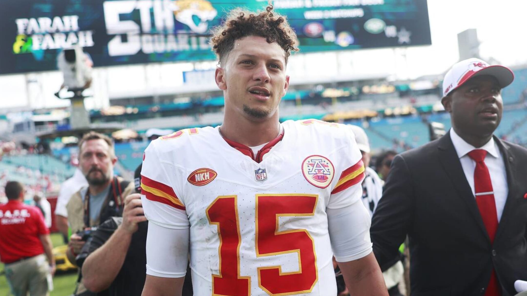 Chiefs, Mahomes agree to restructured deal to include big pay