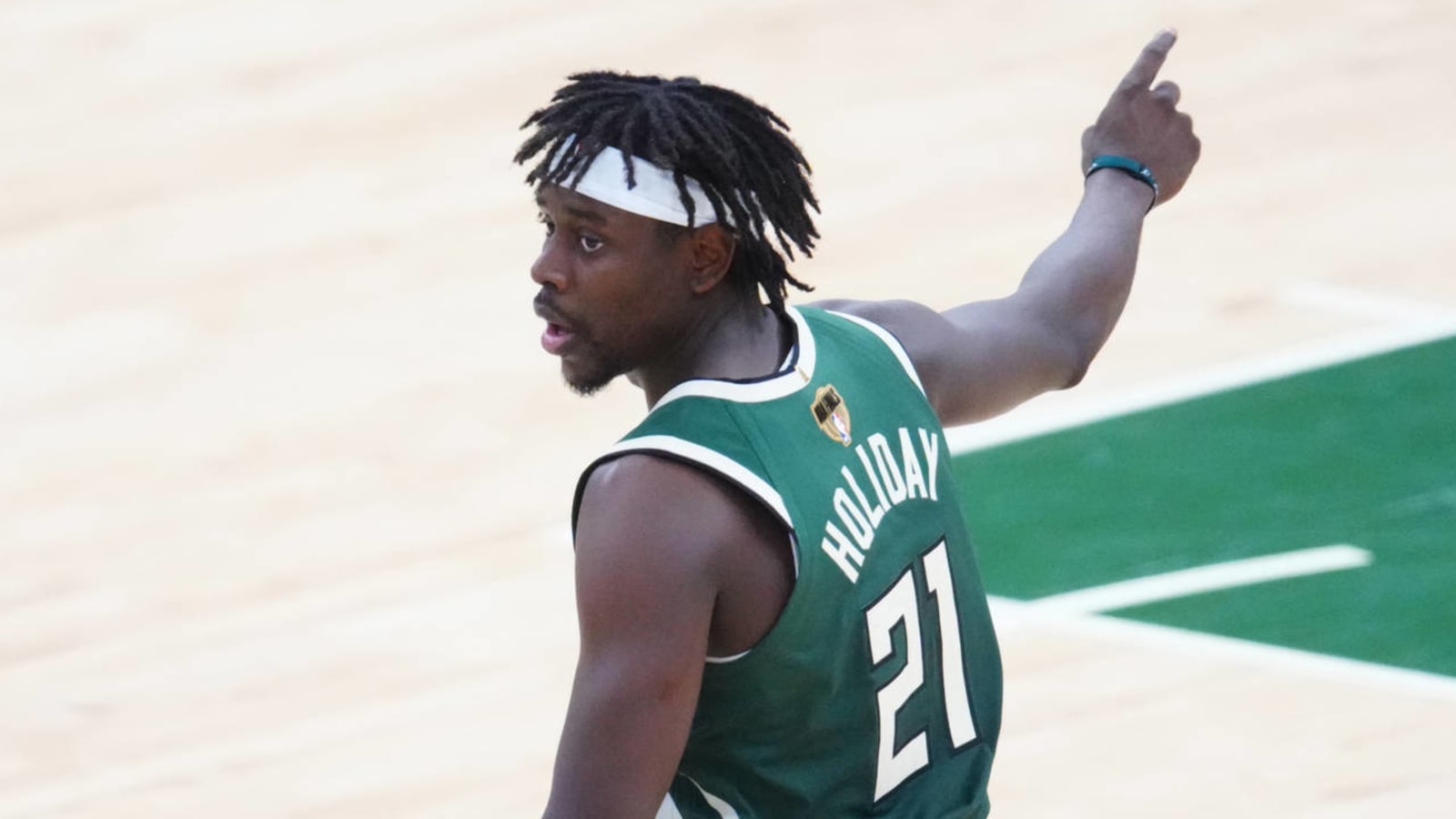 Bucks' Jrue Holiday reacts to clutch steal, alley-oop in Game 5 win over Suns