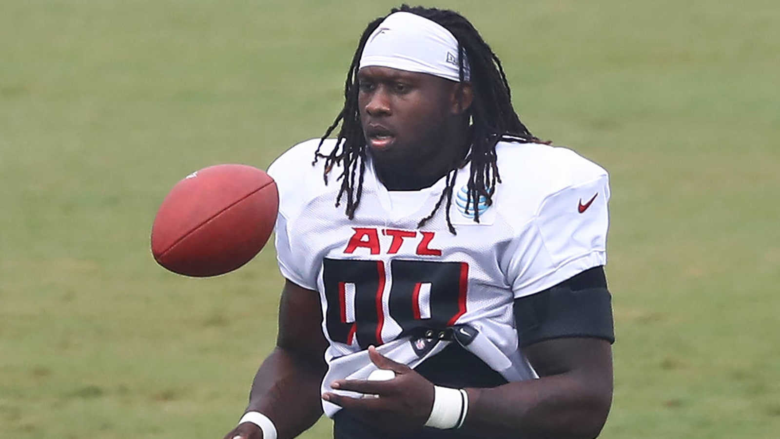 Bengals waive Takk McKinley due to failed physical