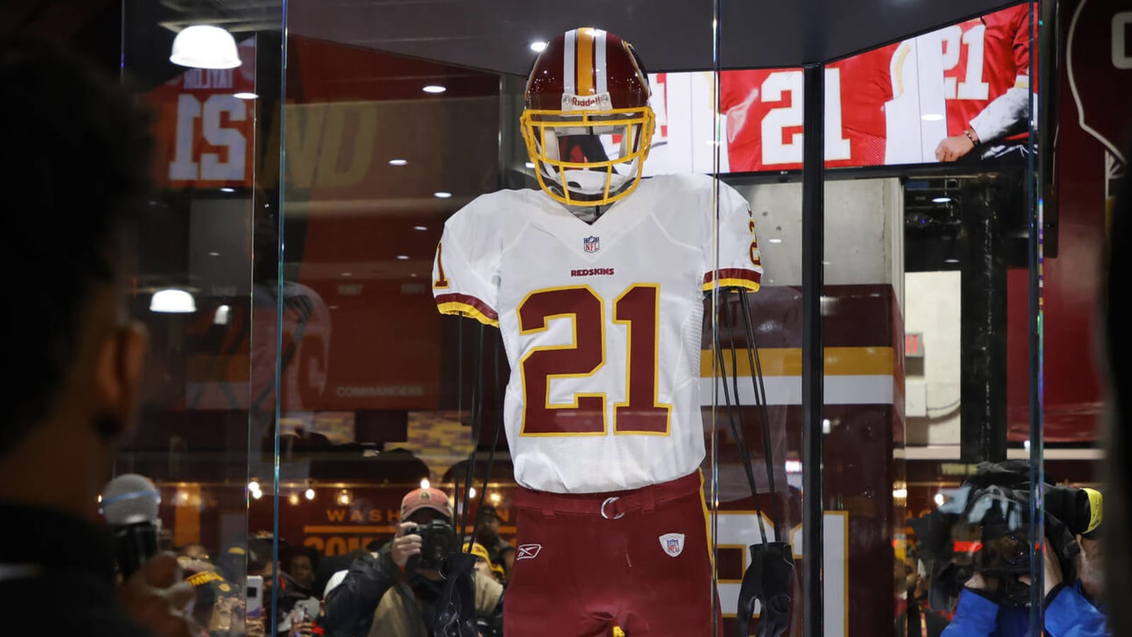 Commanders criticized for Sean Taylor memorial