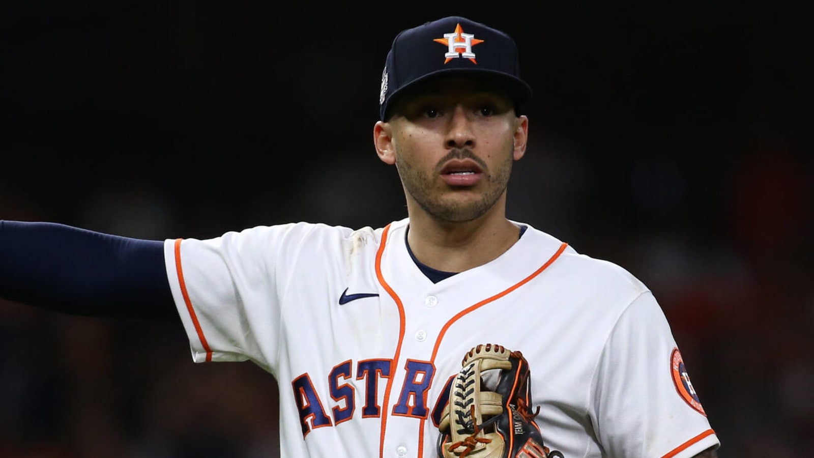 Carlos Correa talking with Astros about potential return