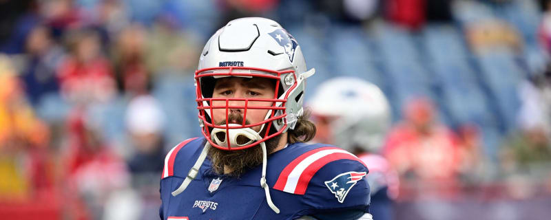 Patriots sign veteran center to two-year extension