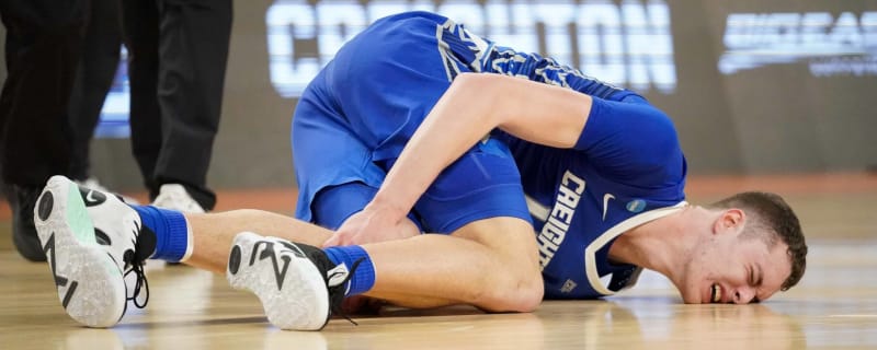 Creighton's Kalkbrenner to miss rest of tourney with knee injury
