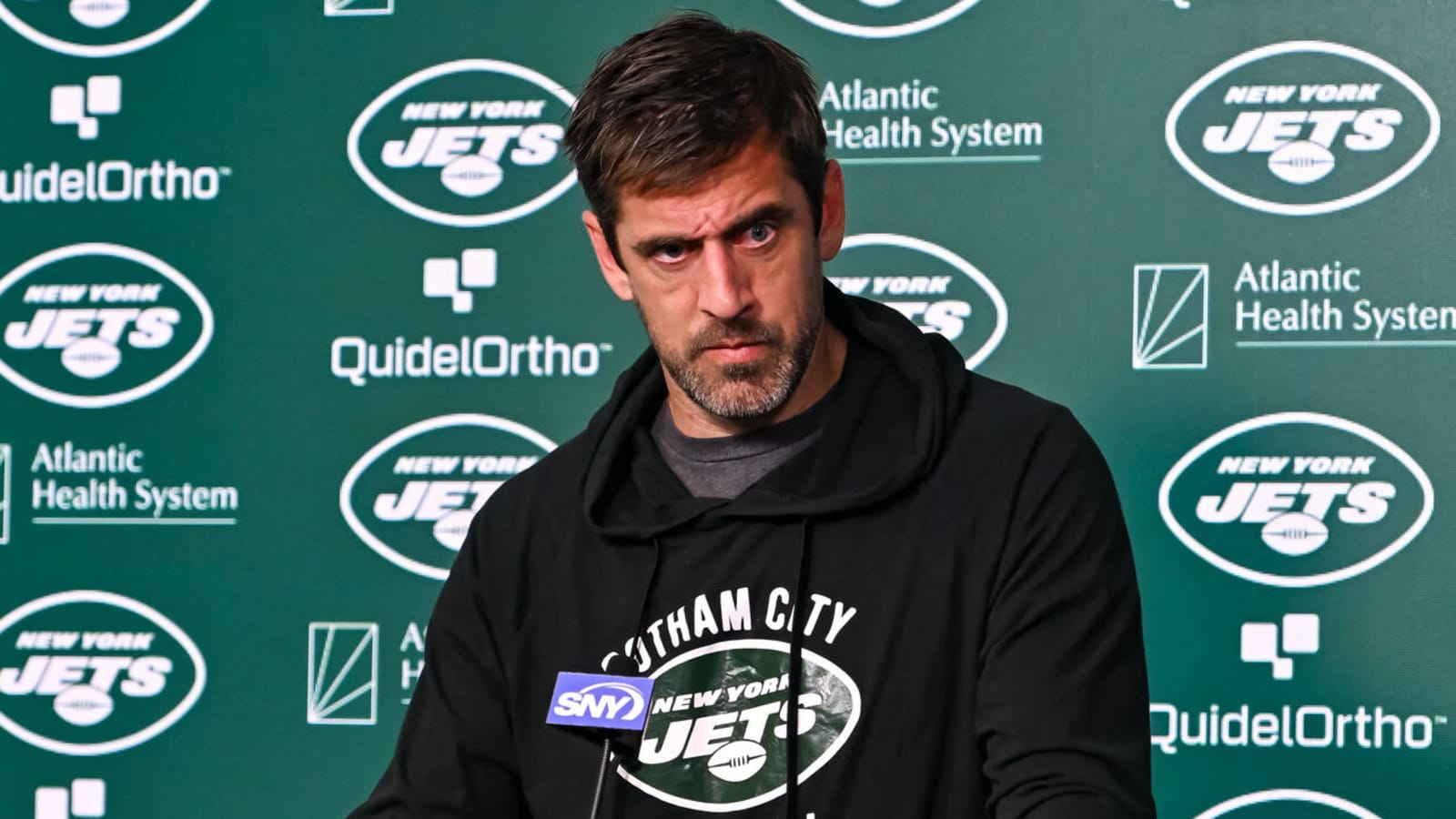 Aaron Rodgers Reacts To Hard Knocks Dilemma Yardbarker 