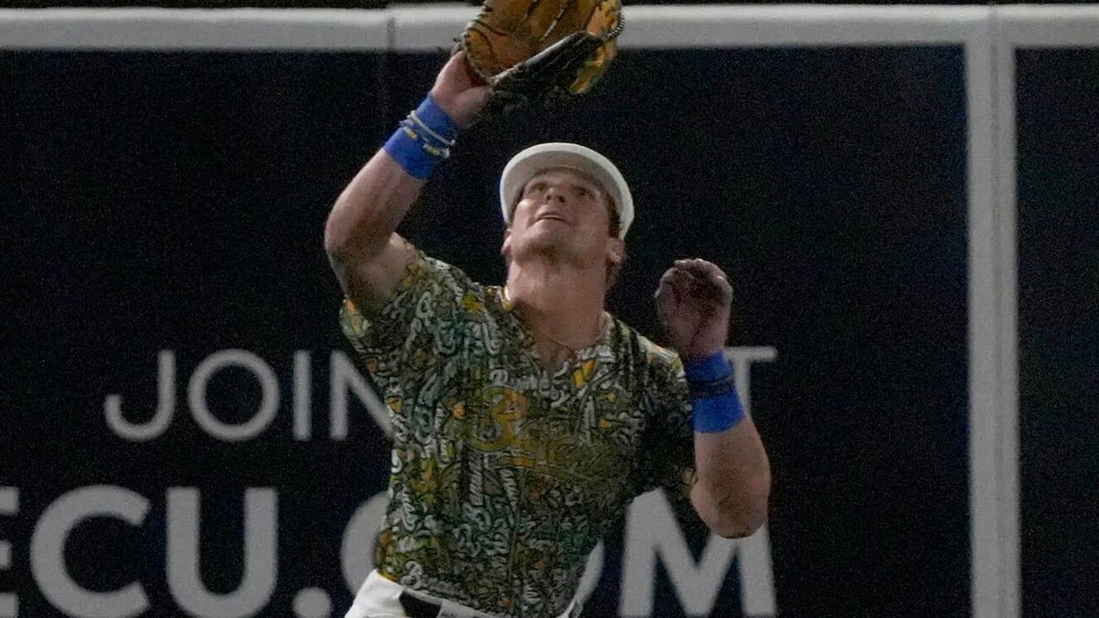 Savannah Bananas player makes absolutely jaw-dropping catch