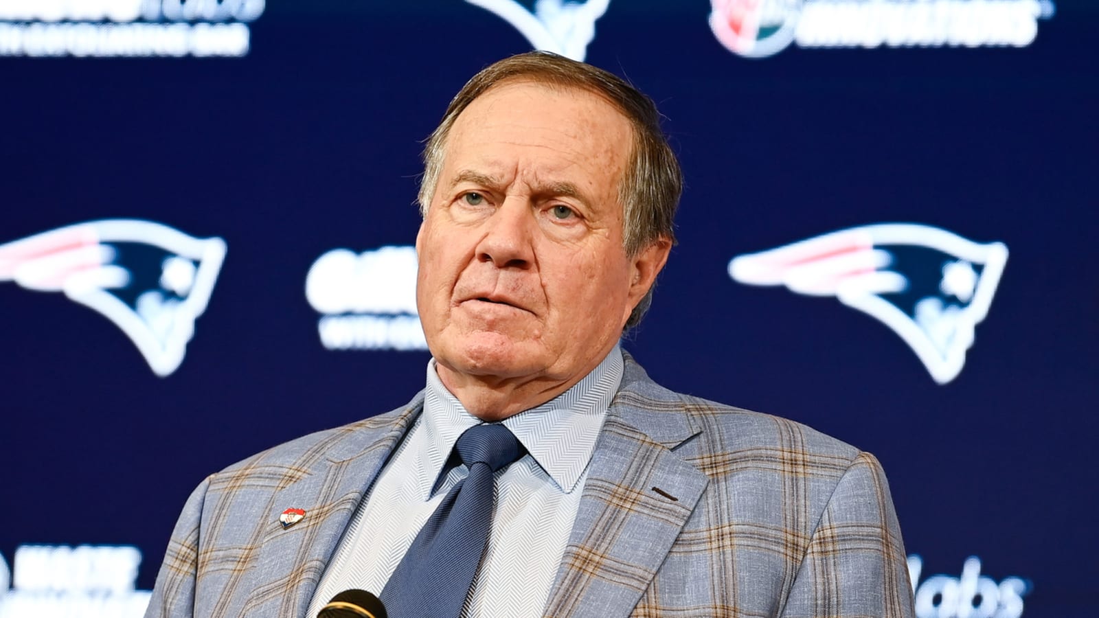 Belichick raises eyebrows with Aaron Rodgers comments