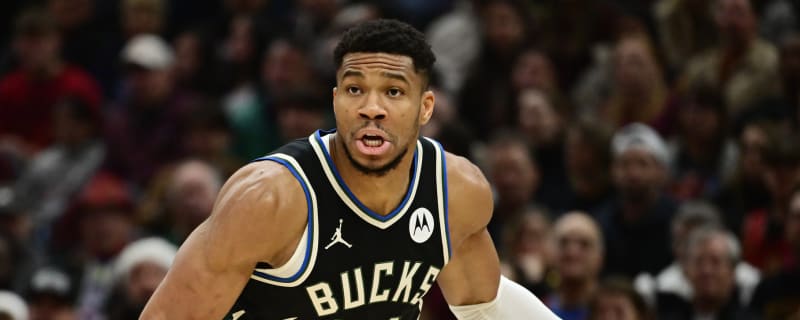Bucks provide positive status update on Giannis Antetokounmpo
