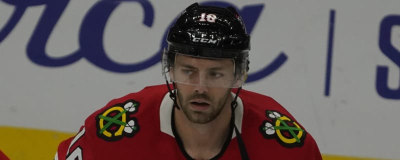 Blackhawks lose veteran center to IR as NHL play resumes