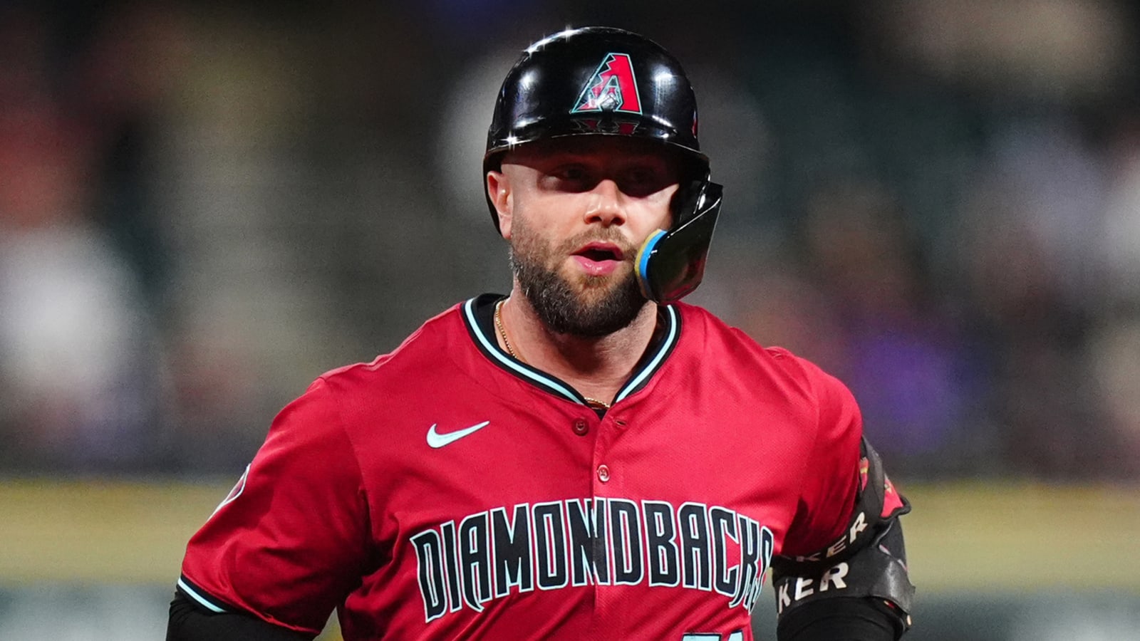 Astros land three-time Gold Glove winner in $60M deal