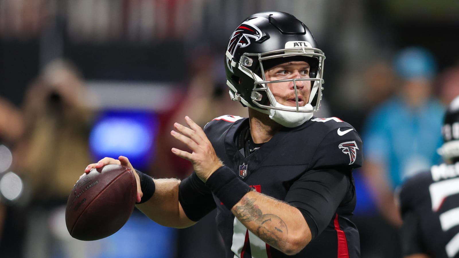 Falcons trade QB Taylor Heinicke to Chargers for pick