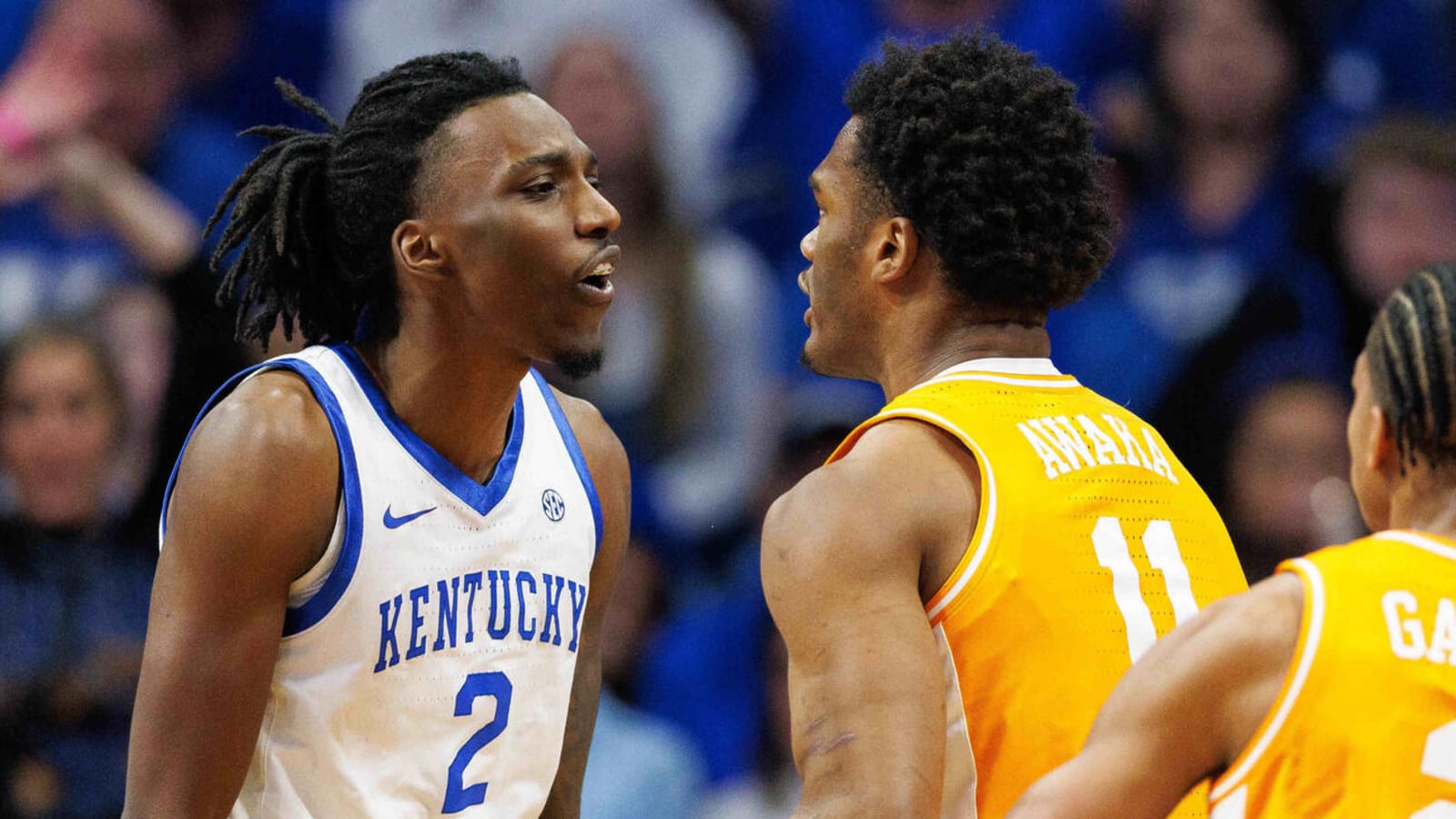 Video appears to show Kentucky’s Aaron Bradshaw kiss opponent during spat