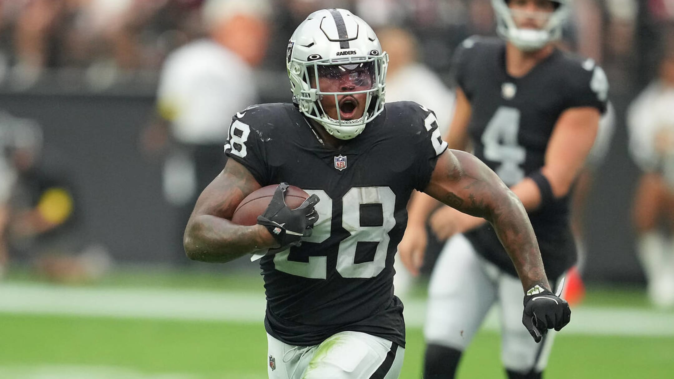 Report: Raiders RB Jacobs Won't Report To Camp On Time