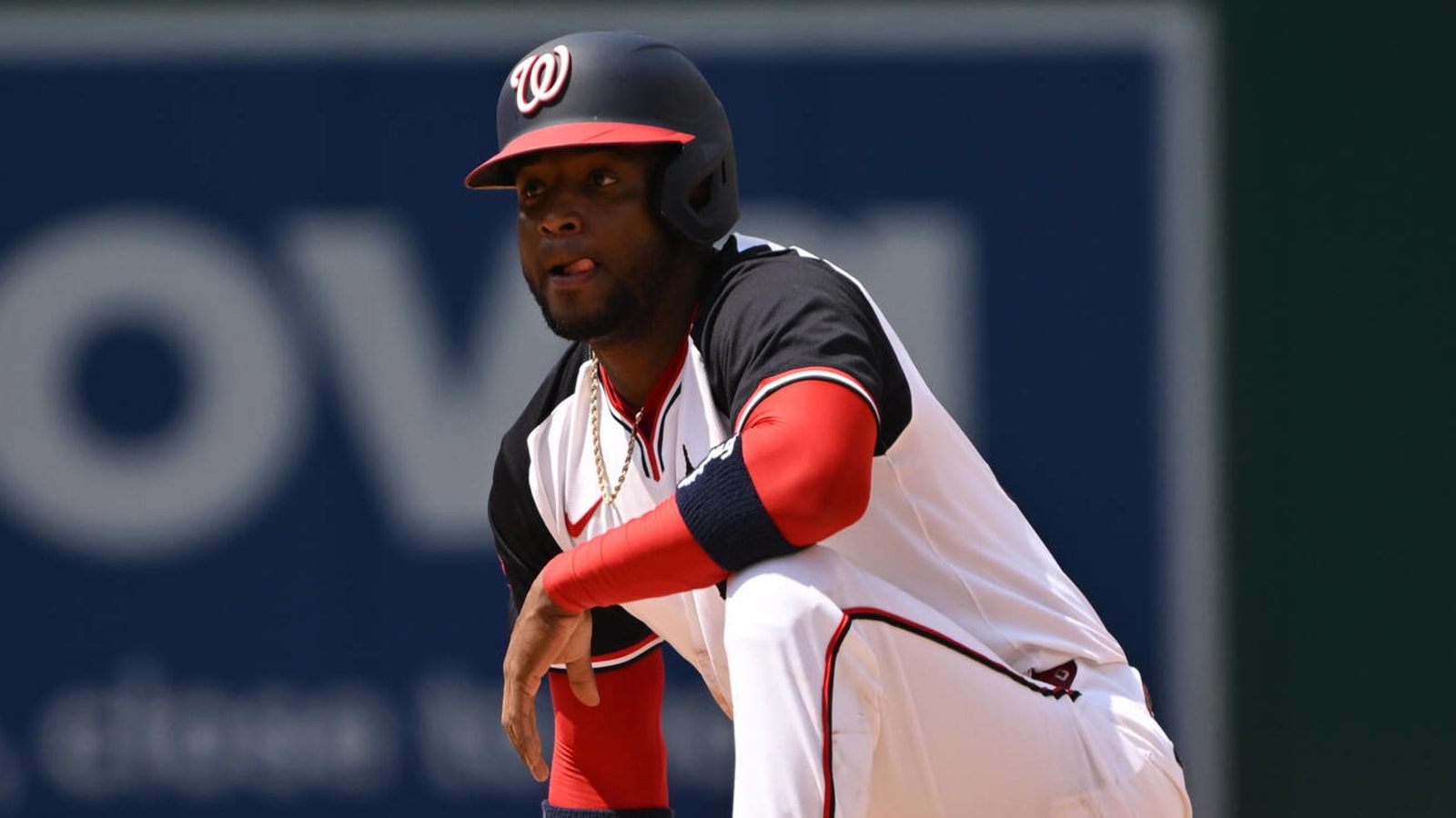 Mariners signing former World Series champion