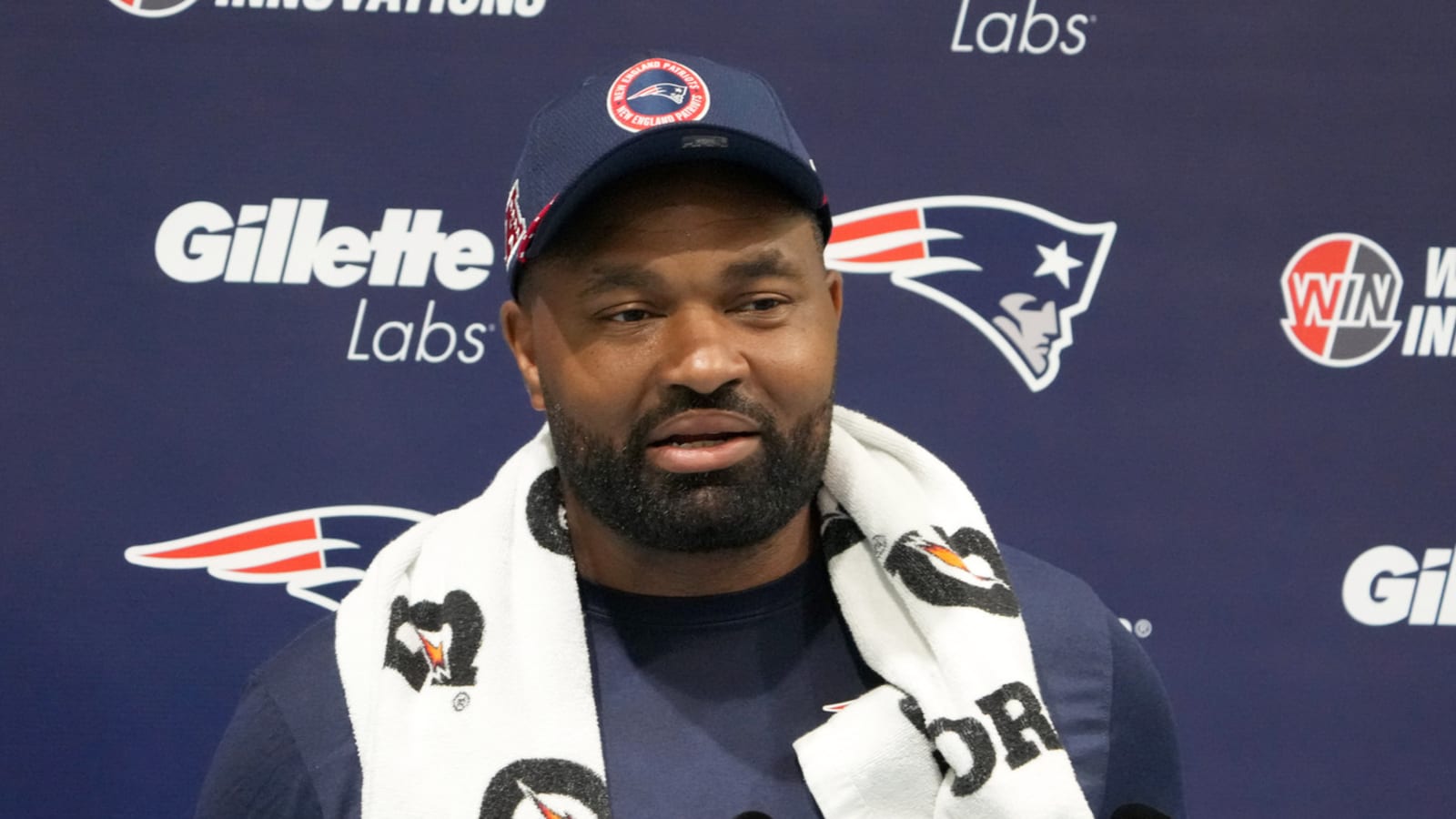 Bill Belichick reacts to Jerod Mayo’s controversial Patriots remark