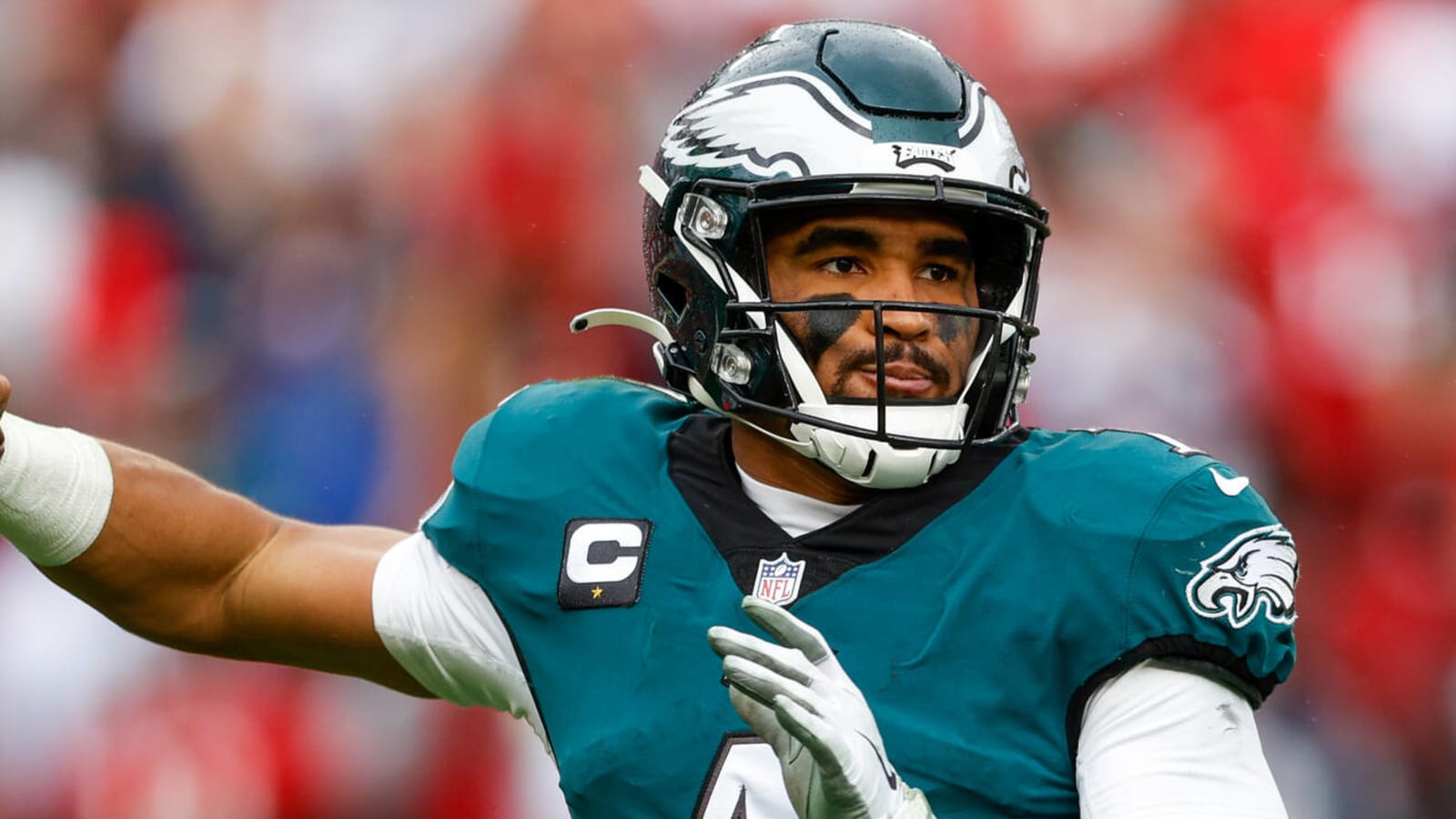 Eagles WR A.J. Brown defends Jalen Hurts over practice report