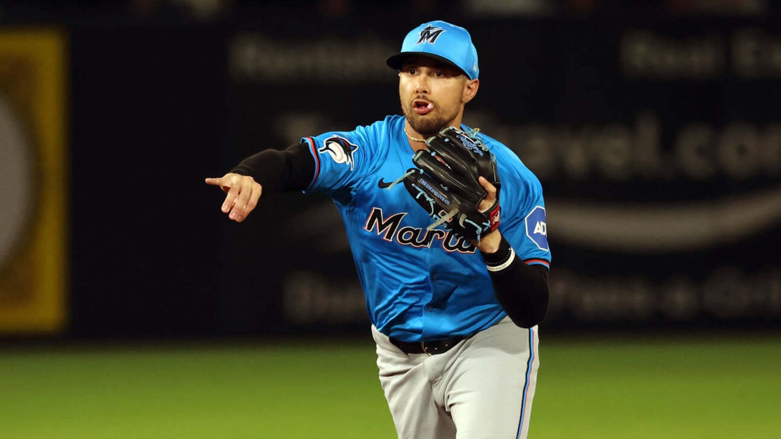 Astros trade for depth infielder from Marlins