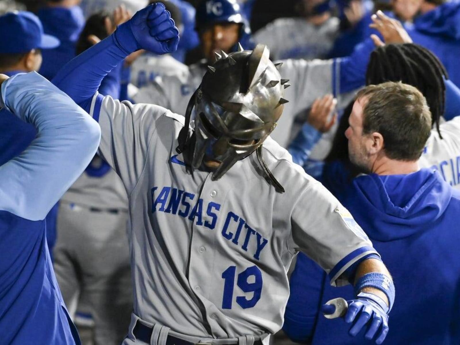 Royals blow lead, get it back to clip White Sox