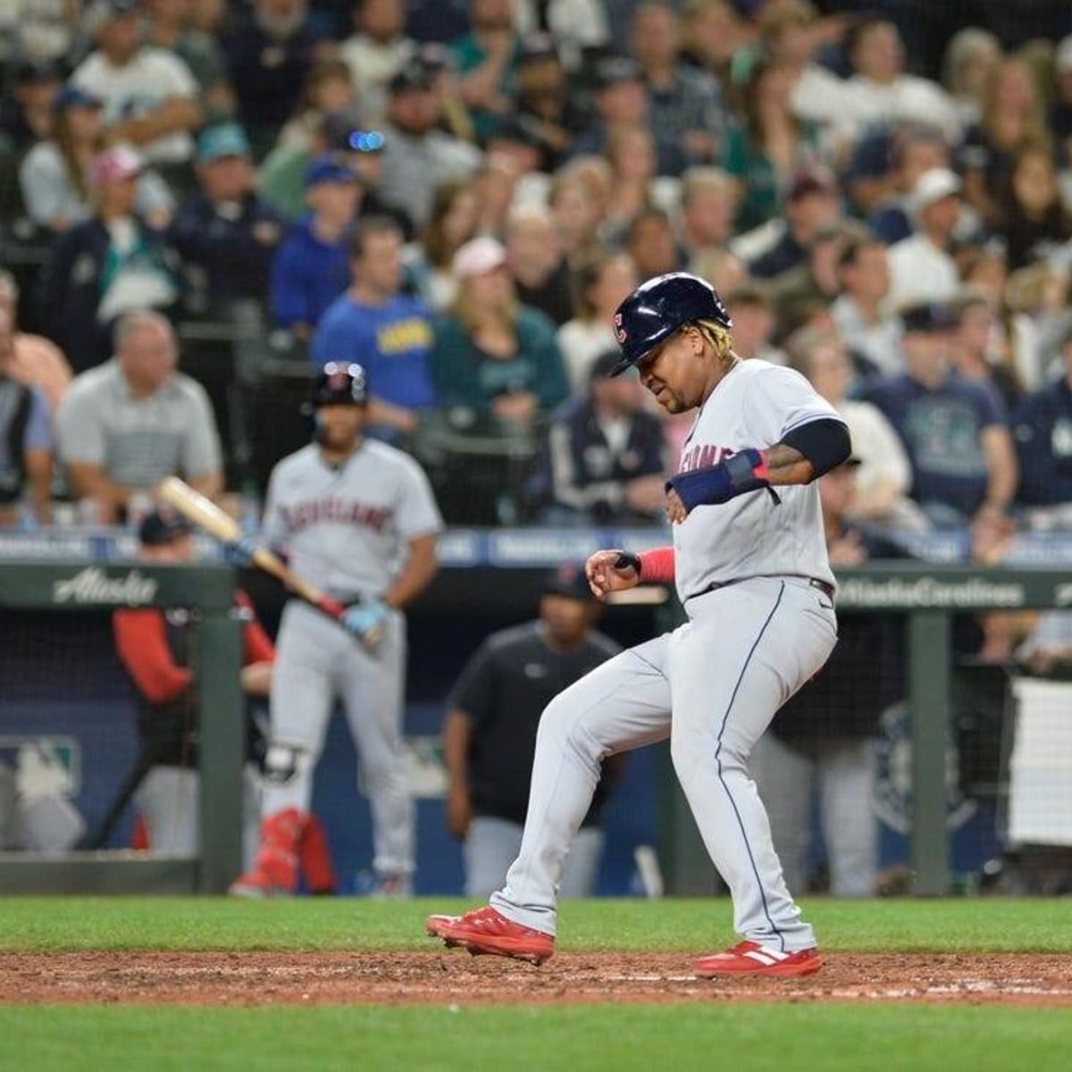 Eugenio Suarez hits walk-off blast as Mariners edge Braves