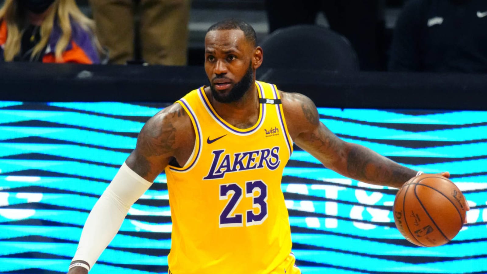 LeBron James wants to retire with Lakers?