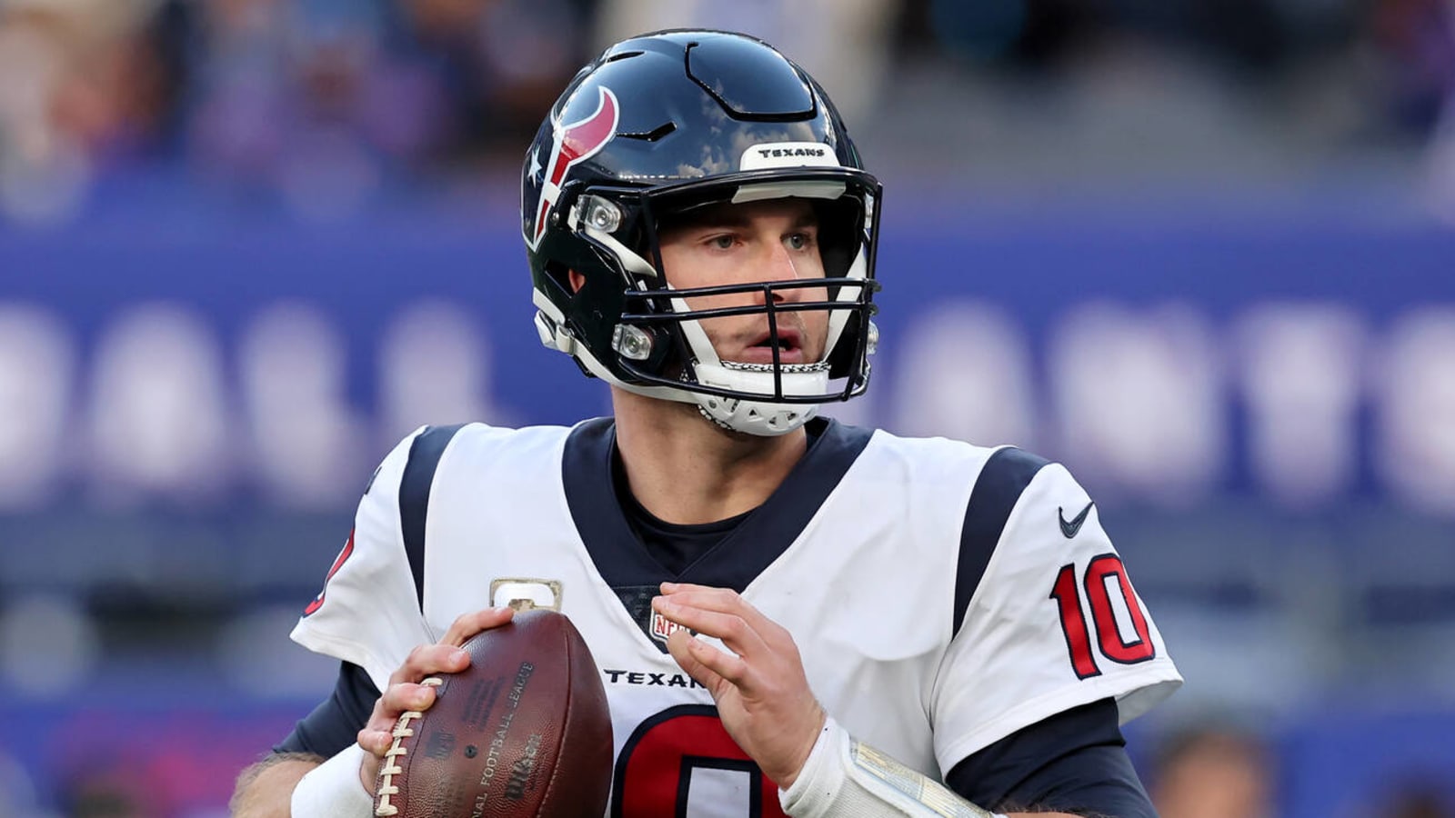 Report: Texans not shopping QB Davis Mills