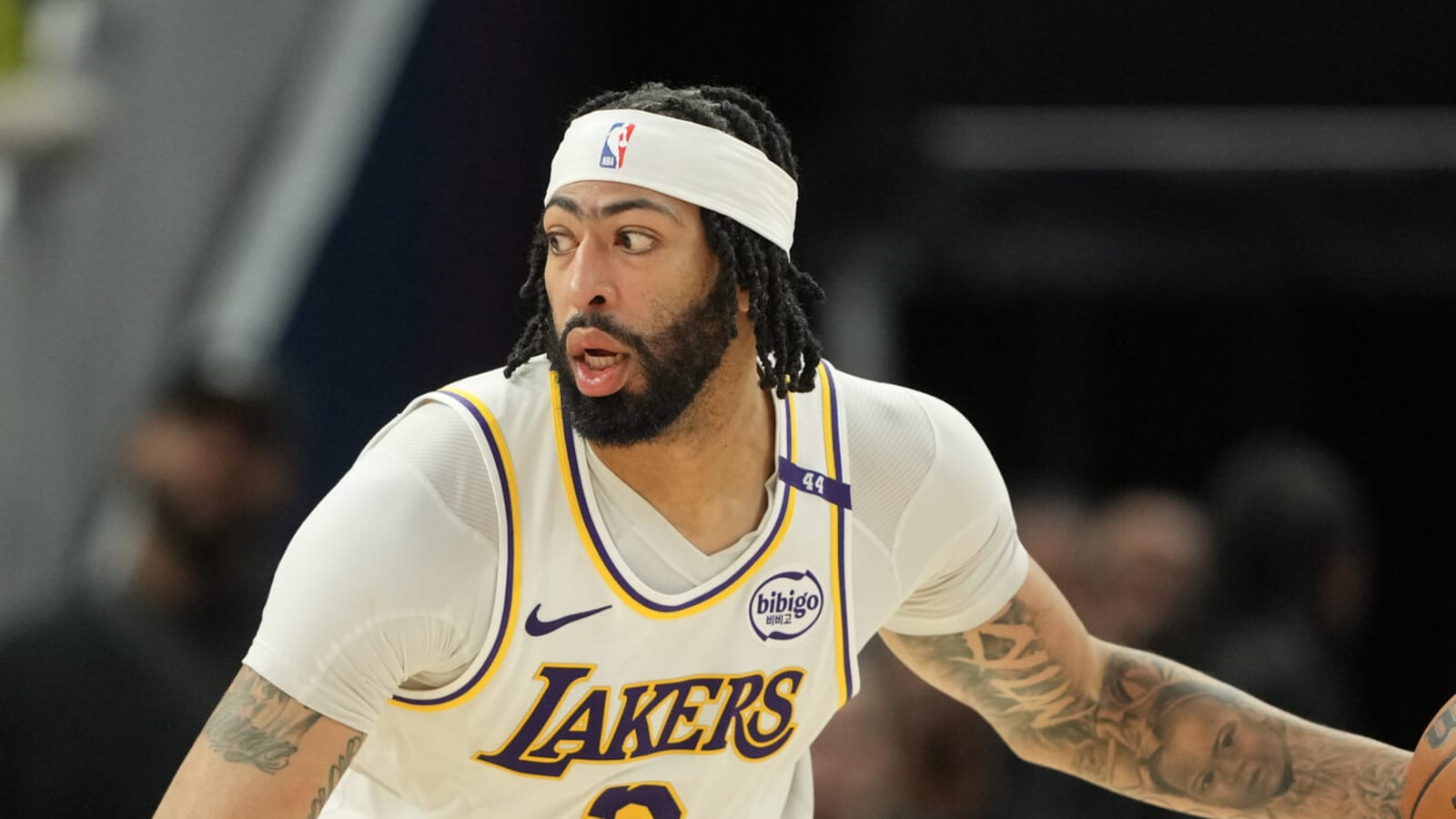 Anthony Davis' importance to Lakers made clear after injury exit