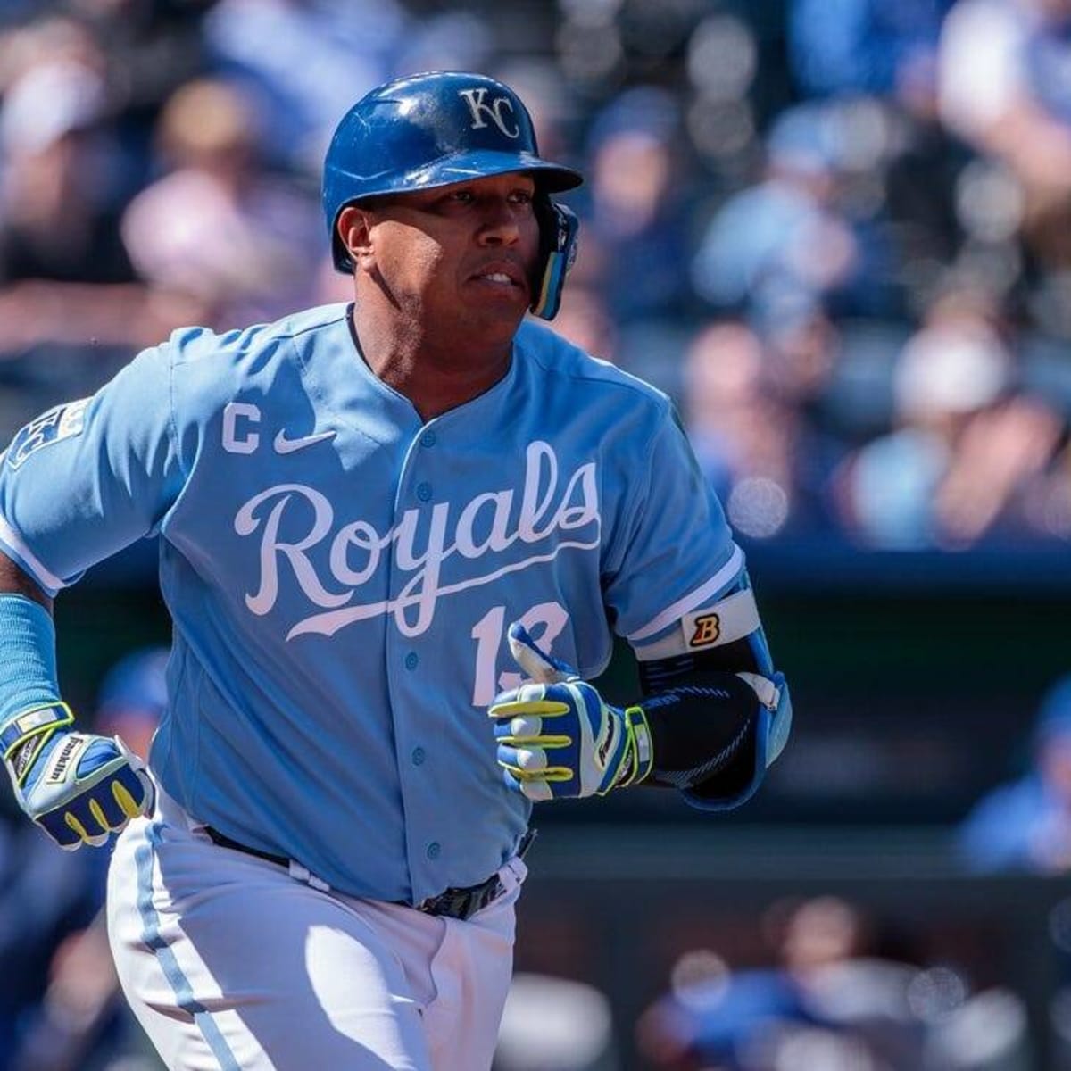 Salvador Perez, Royals chase another win over Giants