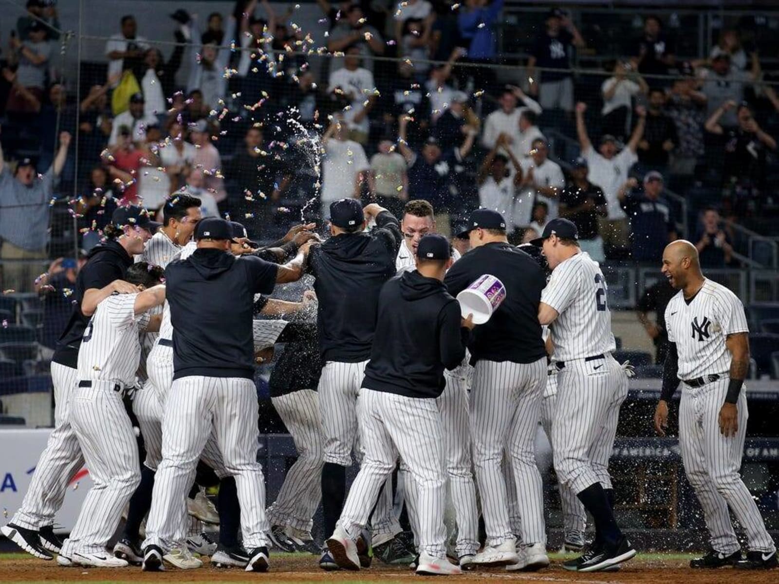 Donaldson hits walk-off slam in 10th, Yankees beat Rays 8-7