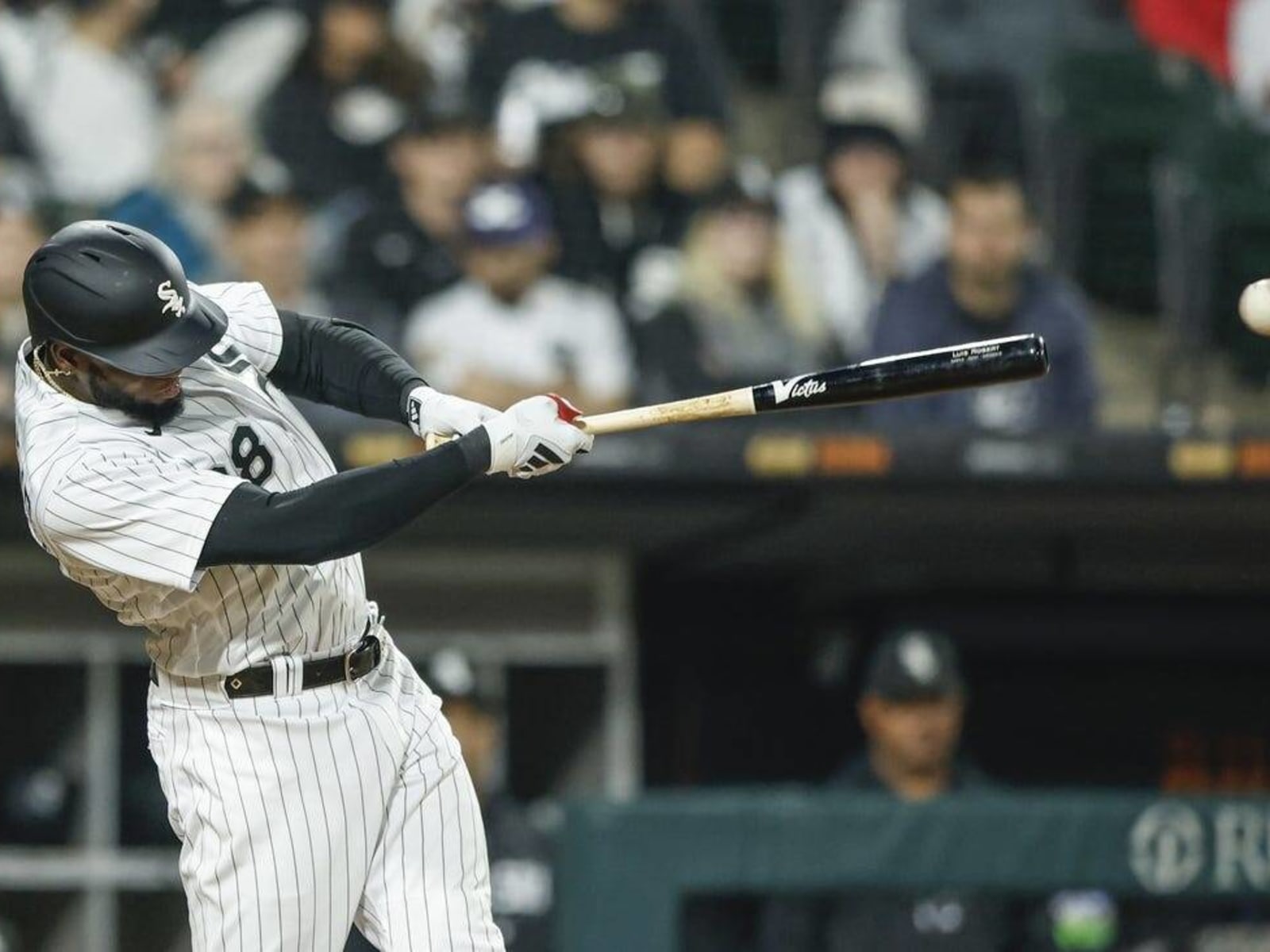 Astros hand White Sox 4th straight loss, season high skid.