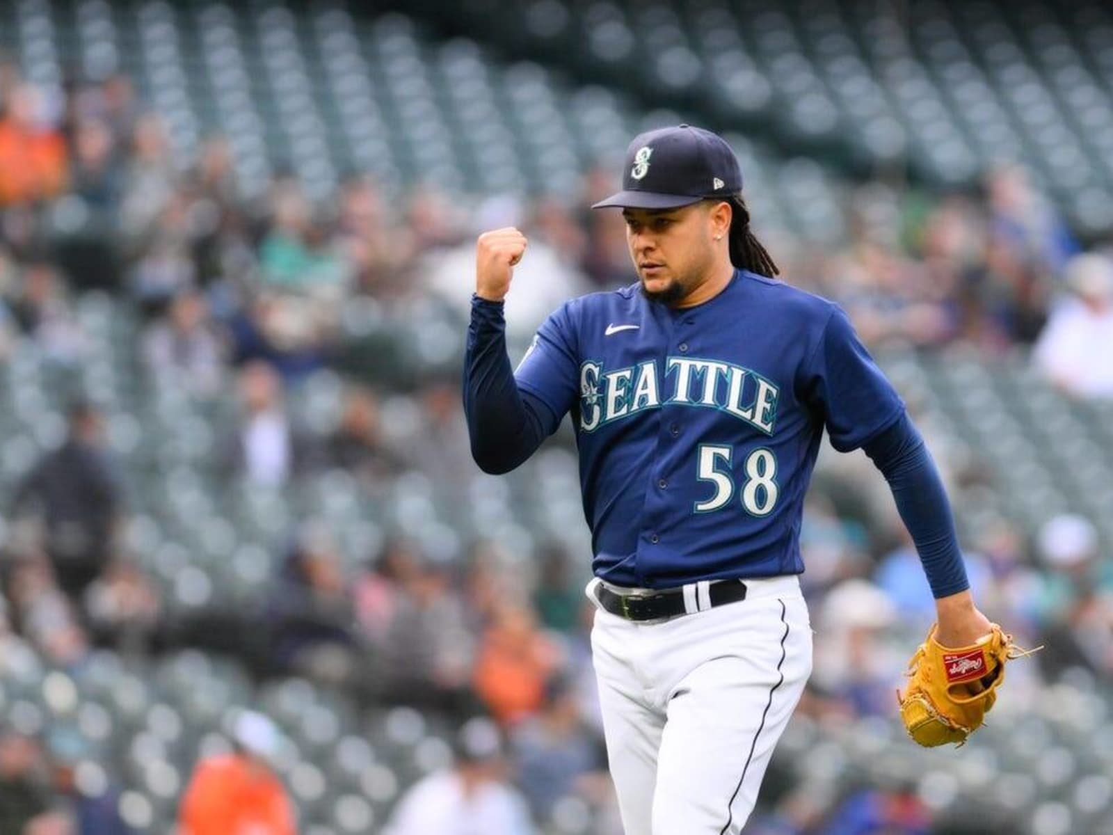 Seattle Mariners left fielder AJ Pollock (8) runs out his two-run