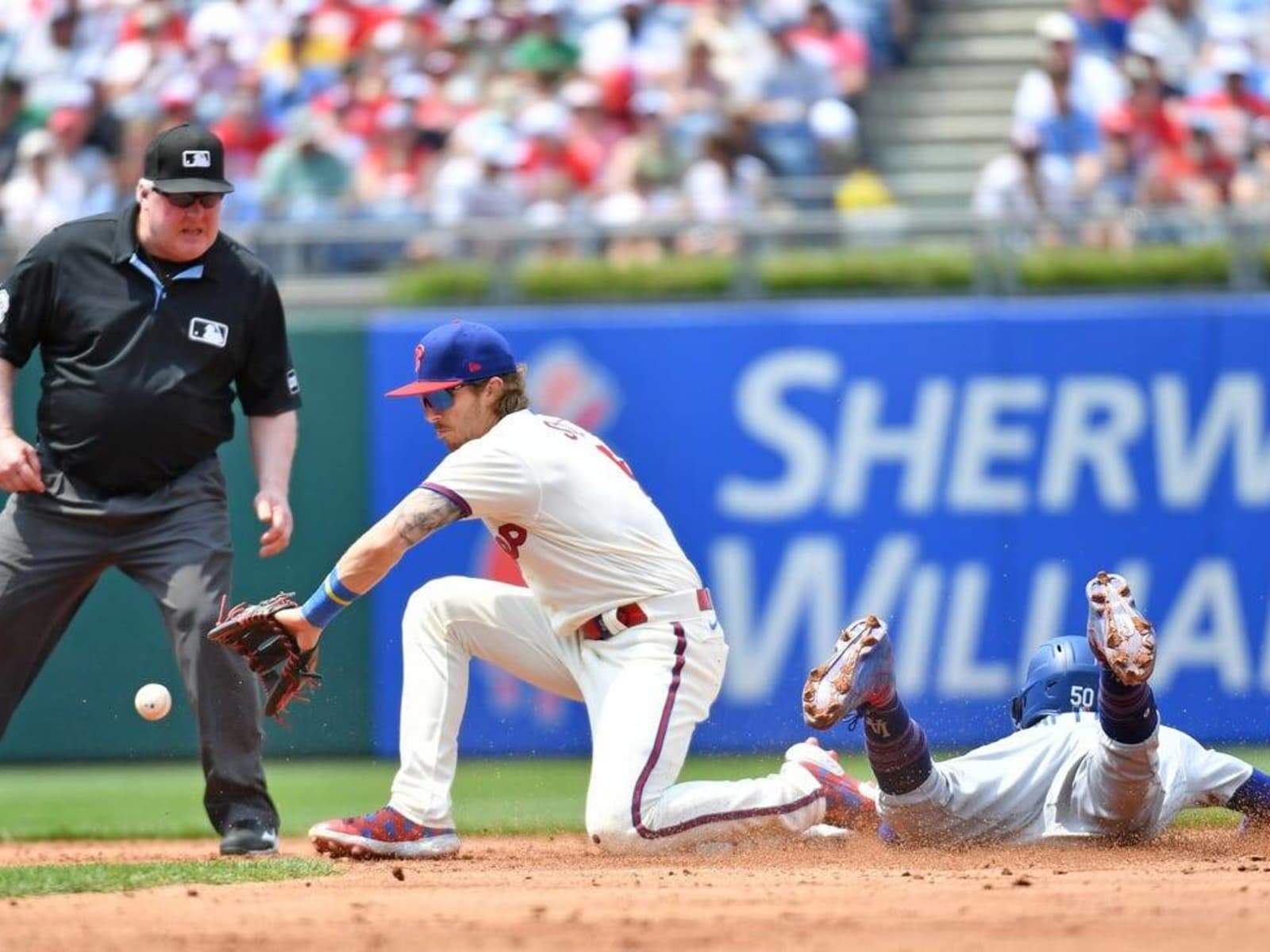 Castellanos' homer helps Phillies to series win over Dodgers