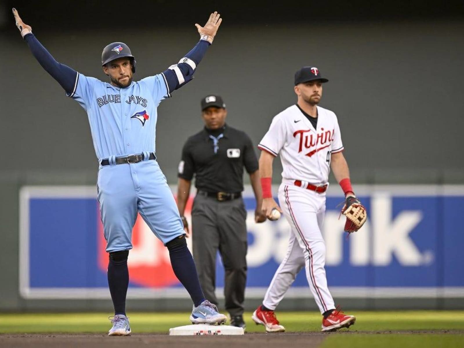 George Springer's two homers lift Blue Jays past Astros 2-1 - The