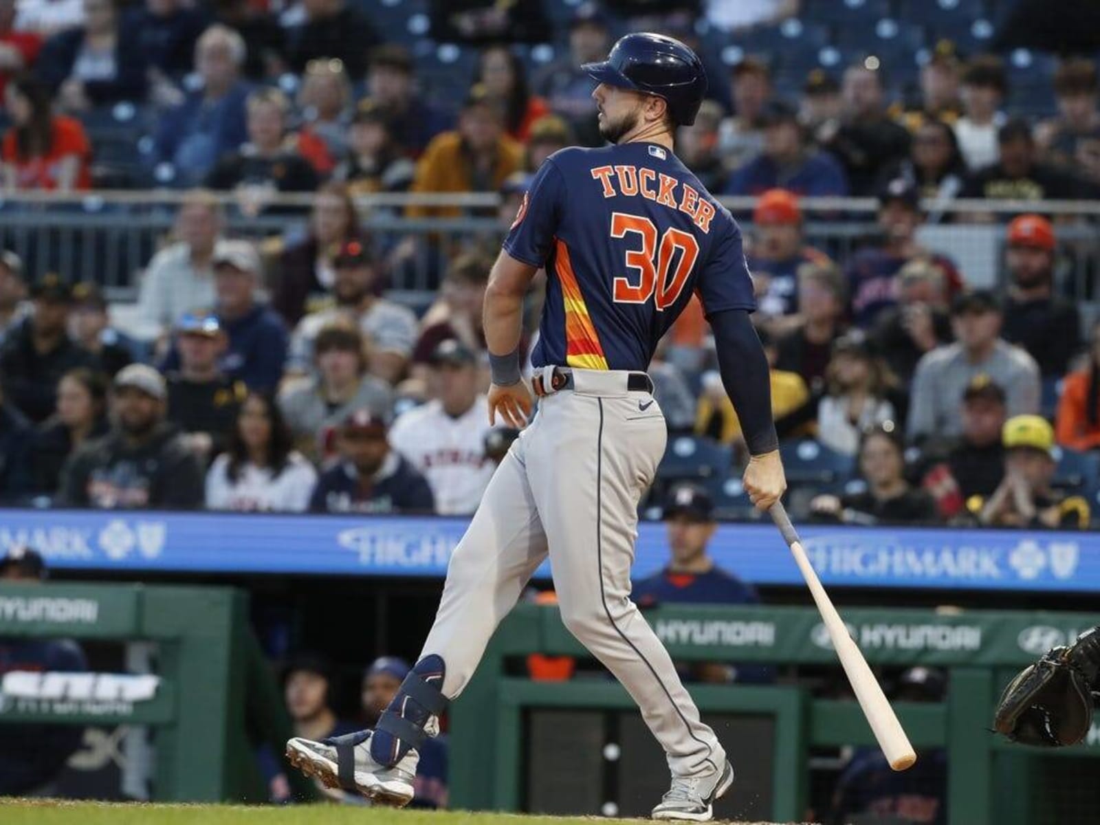 Alvarez, Tucker lead Astros past Pirates 8-2