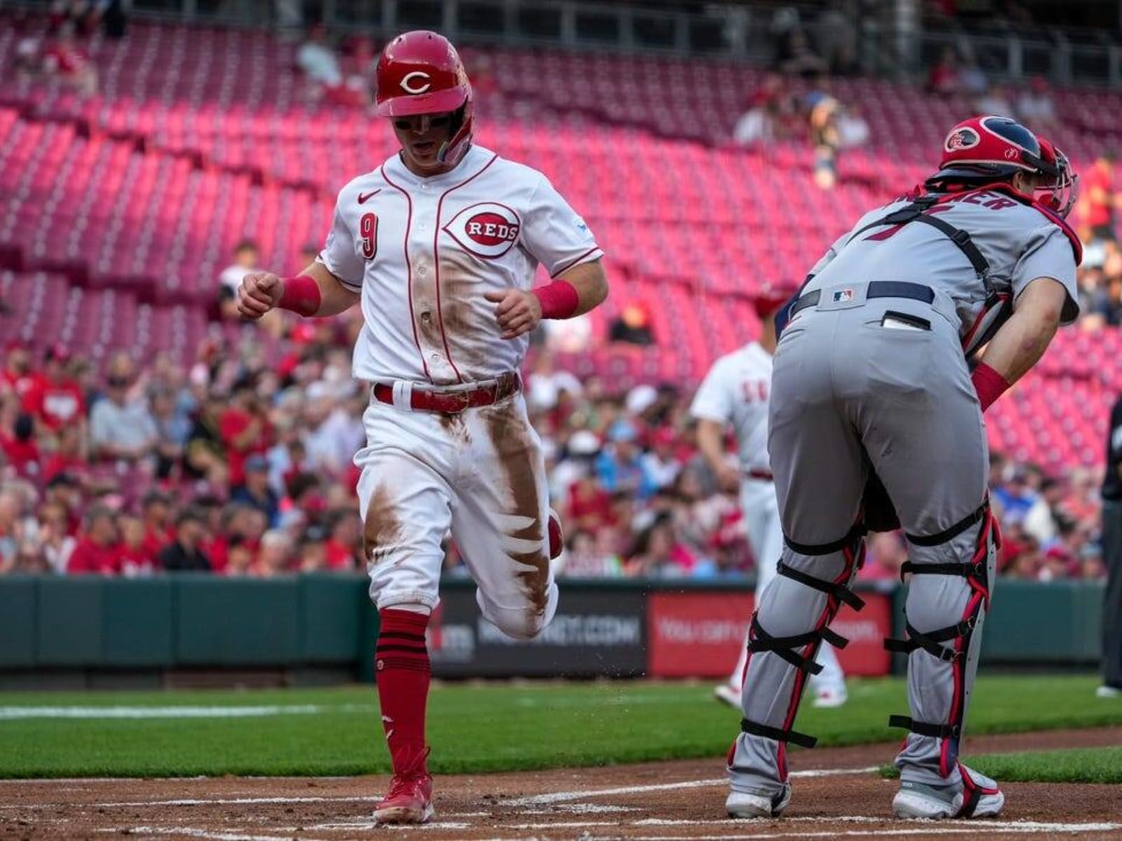 Tommy Edman flies out to center fielder Nick Senzel.