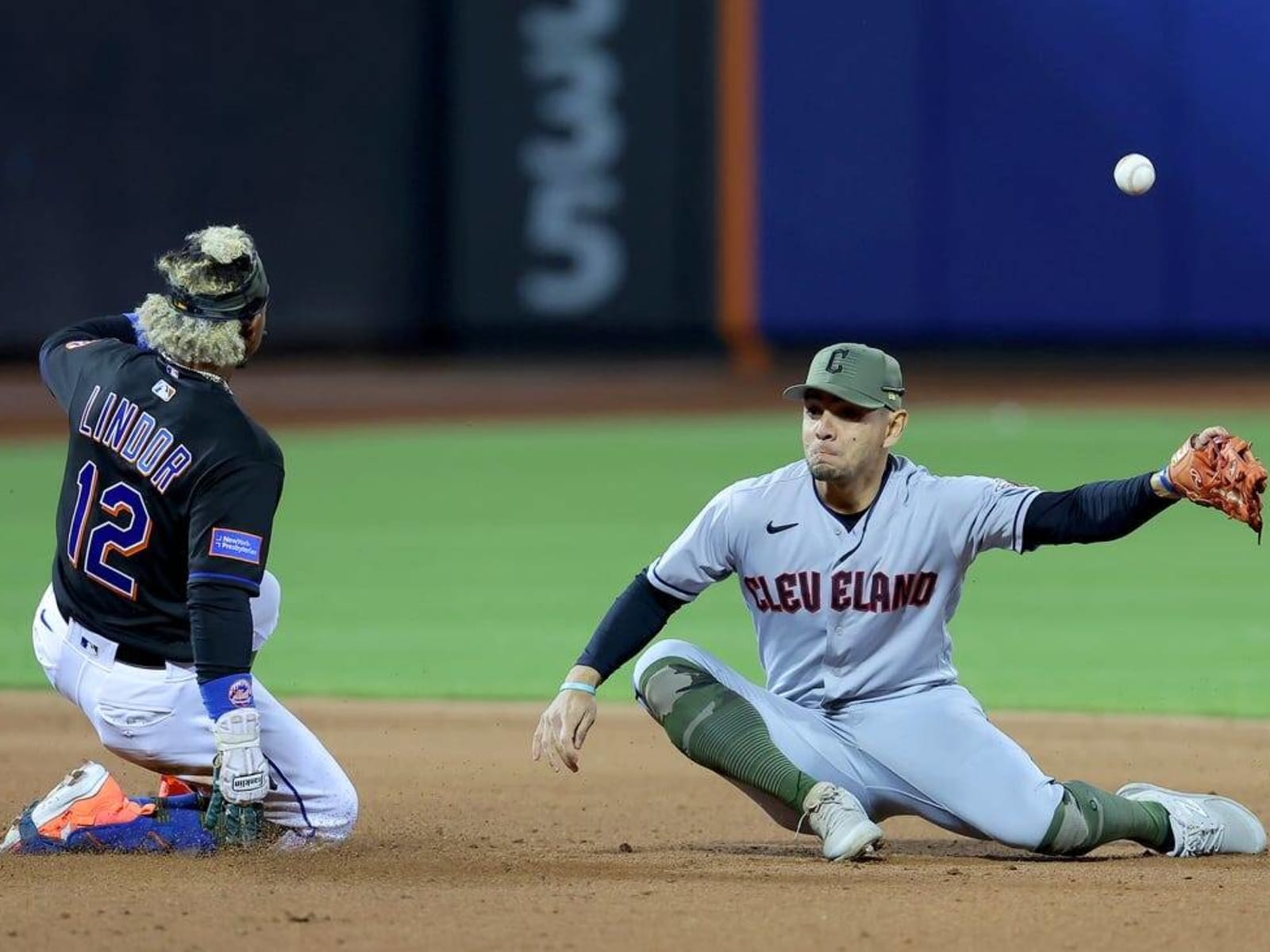 Mets rally multiple times to outlast Guardians 10-9