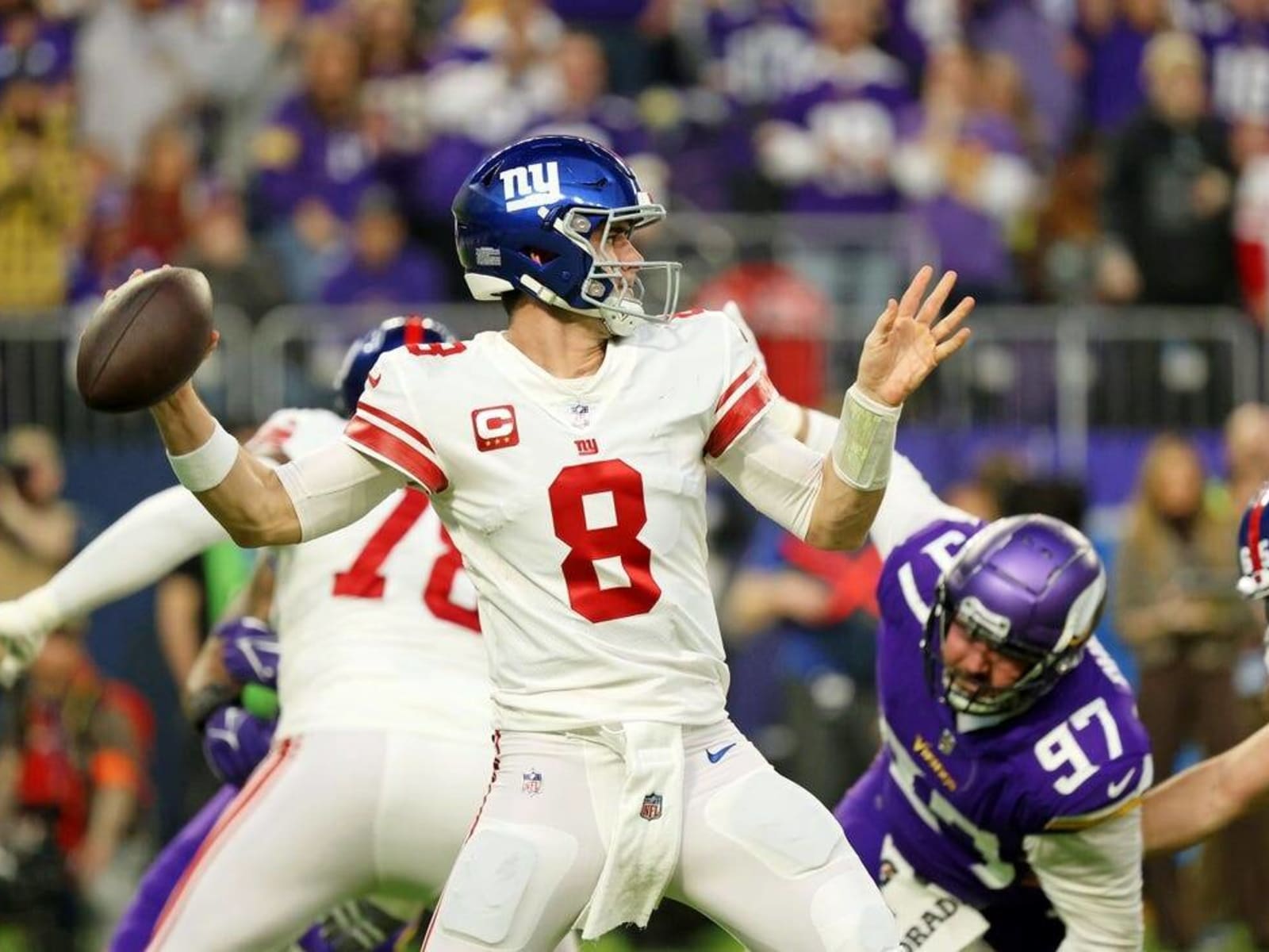 Elite' Daniel Jones carries Giants to first playoff win since 2011