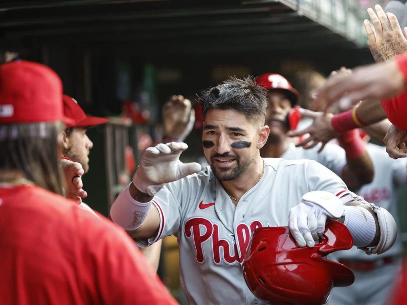 Phillies above .500 for first time since May 13, beat Diamondbacks 5-4