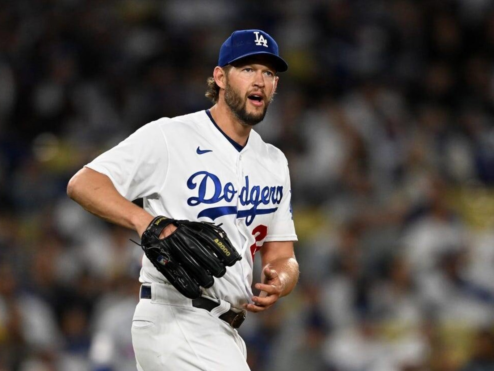 Clayton Kershaw strikes out 11 to lift Dodgers over Astros, 3-1