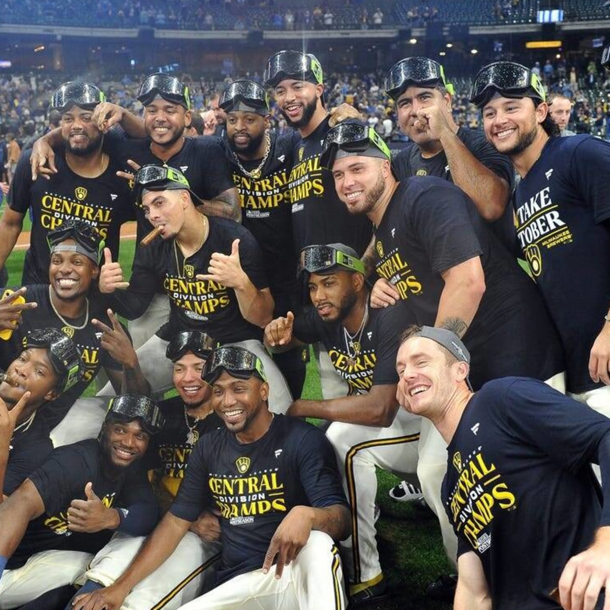 Brewers clinch 3rd NL Central title in 6 seasons despite loss to