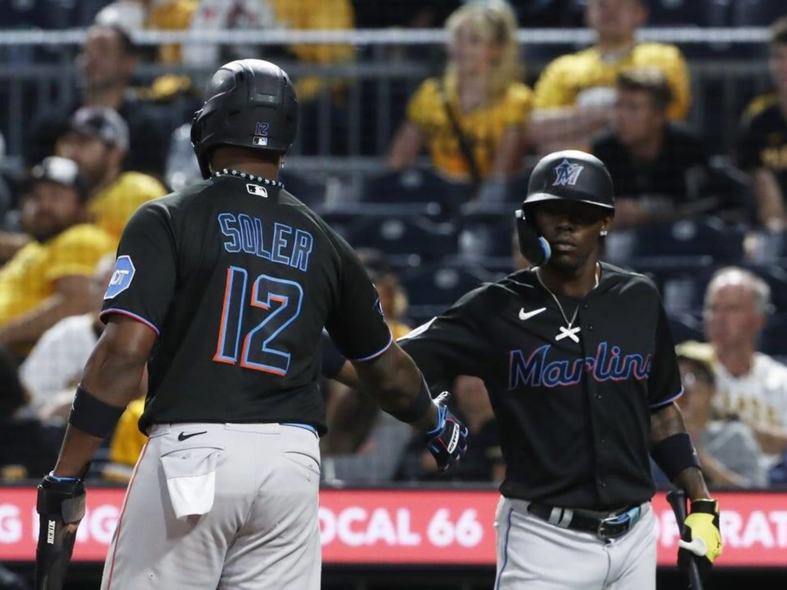 Marlins come back late to top Pirates