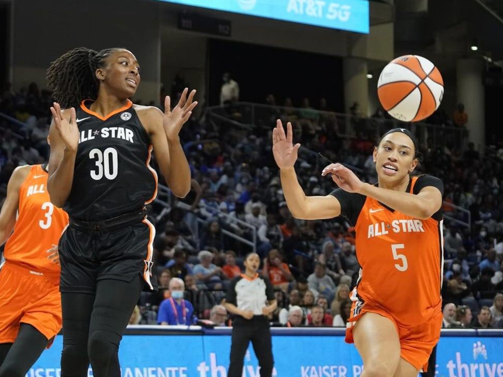 Sparks re-sign Nneka Ogwumike, their 'top free agency priority