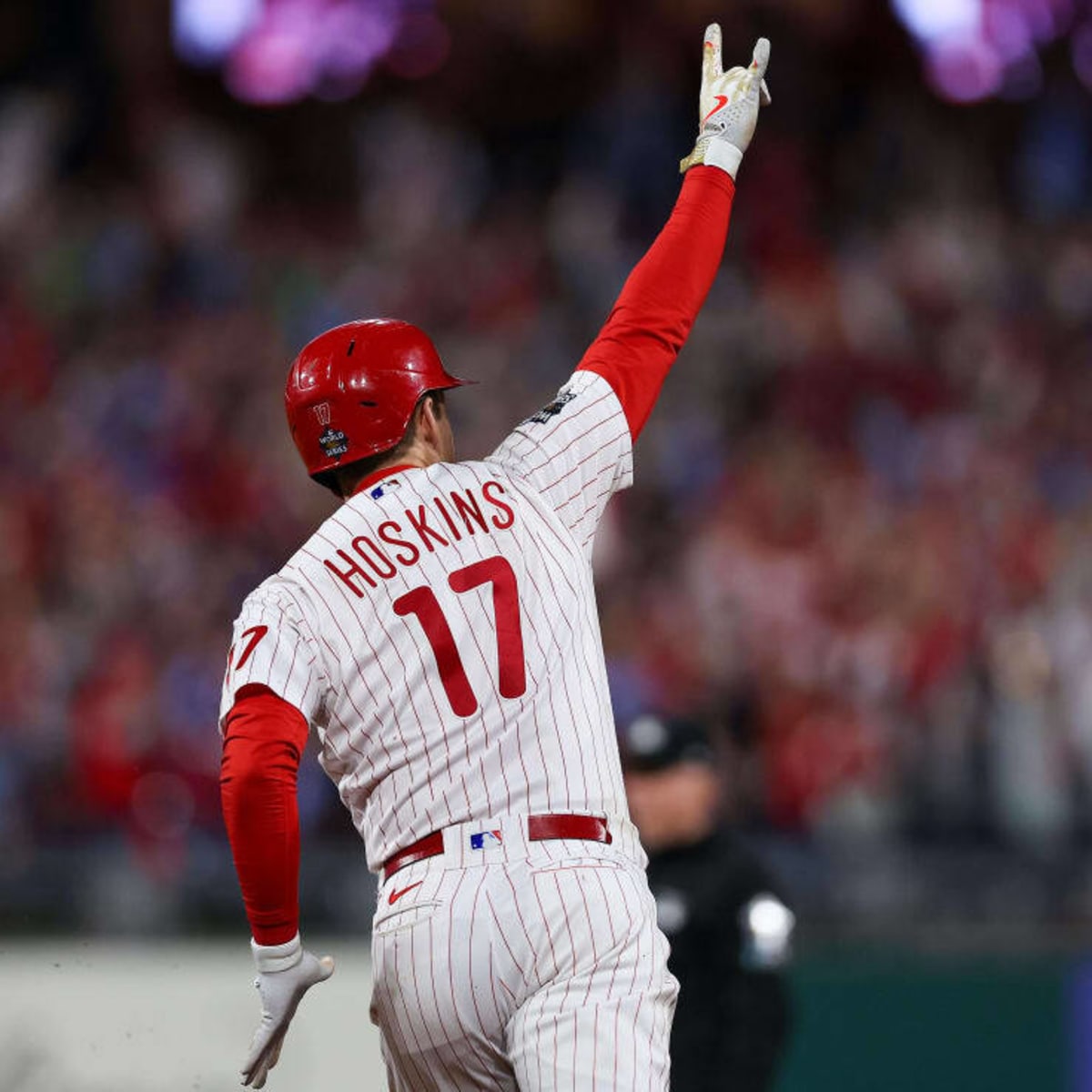 Rhys LIGHTNING strikes! Hoskins hits Phillies FIFTH home run as they go  back-to-back! 