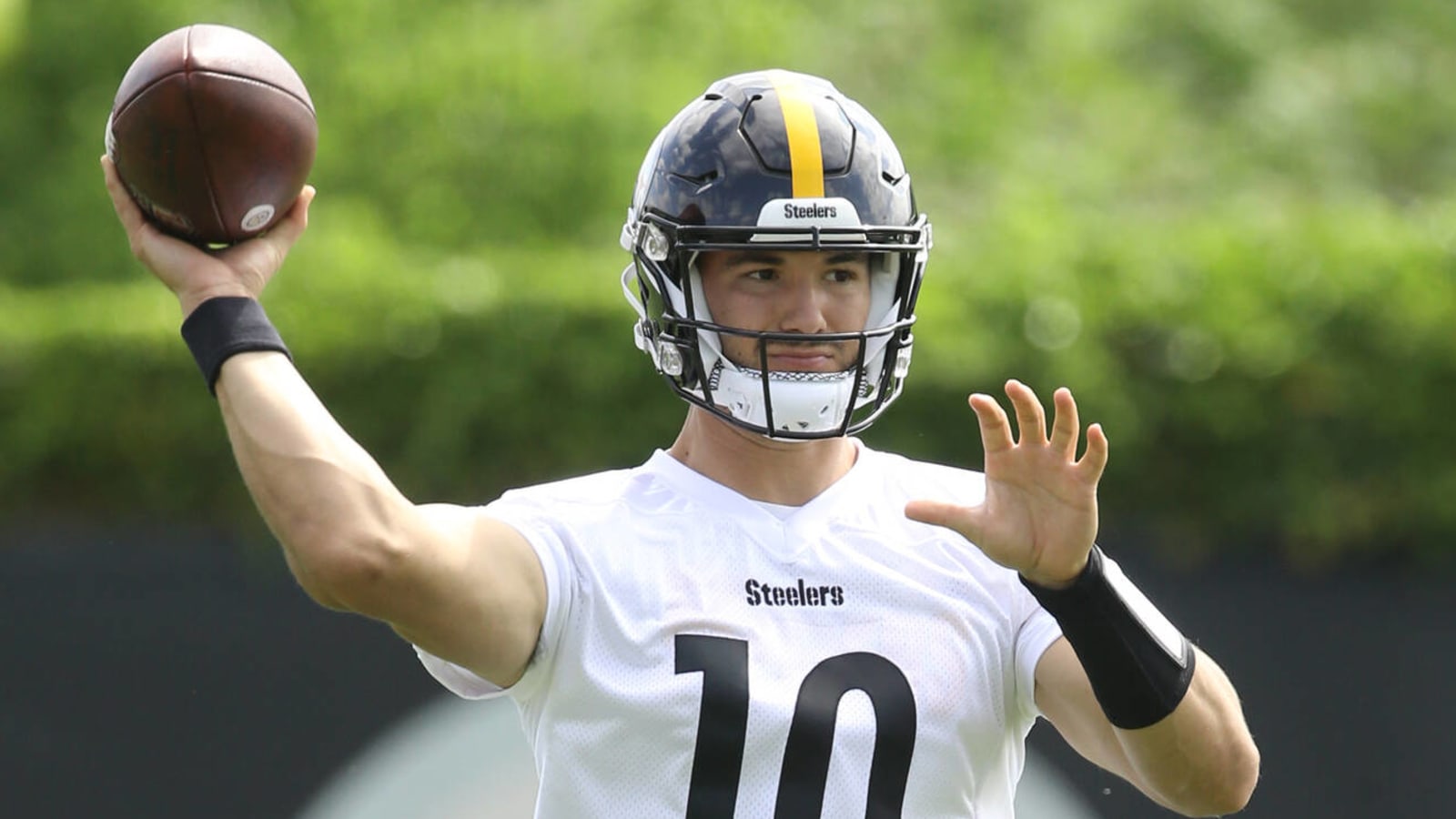Mitch Trubisky explains approach to QB battle in Pittsburgh
