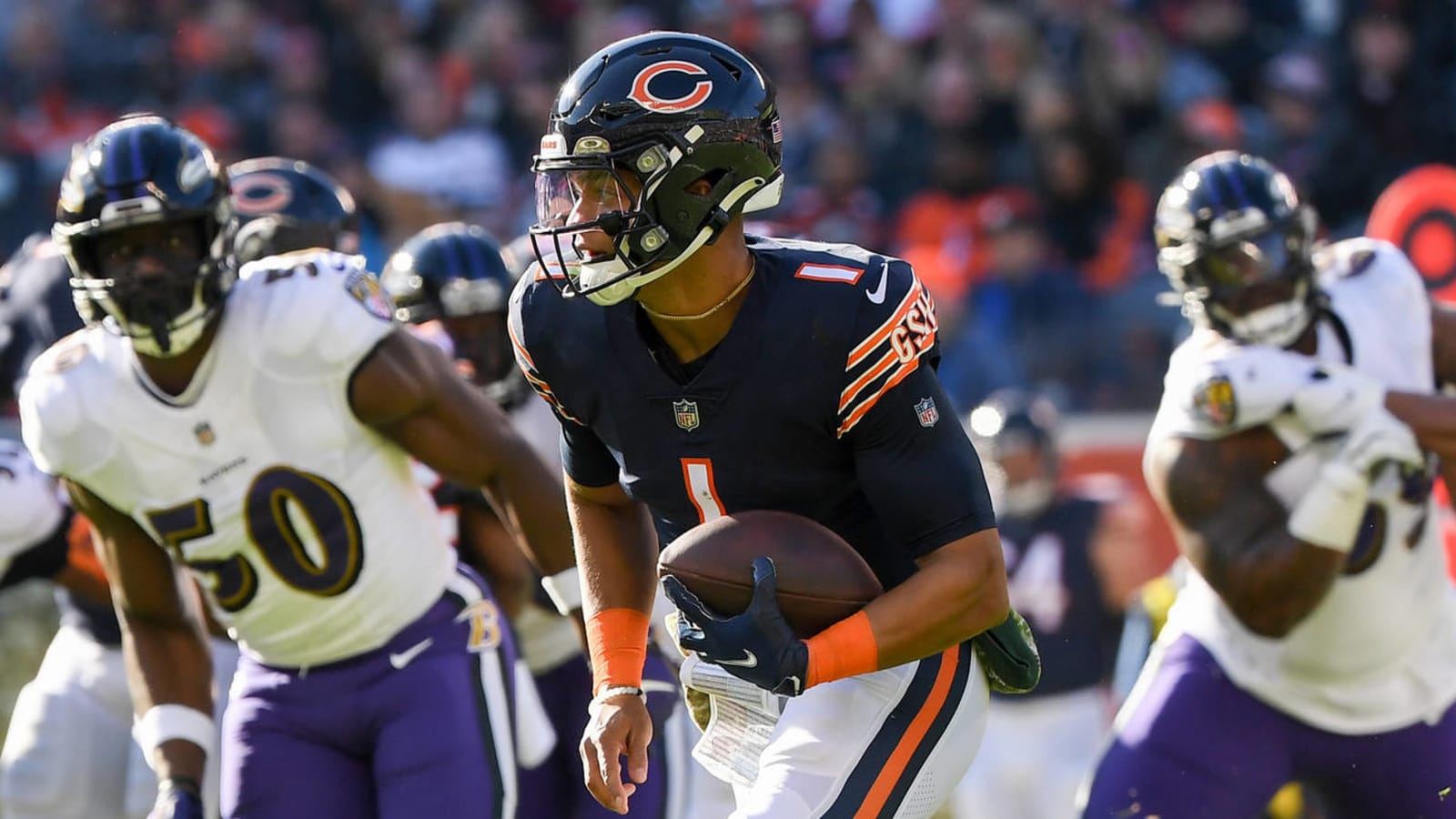 Bears QB Justin Fields leaves Week 11 with rib injury